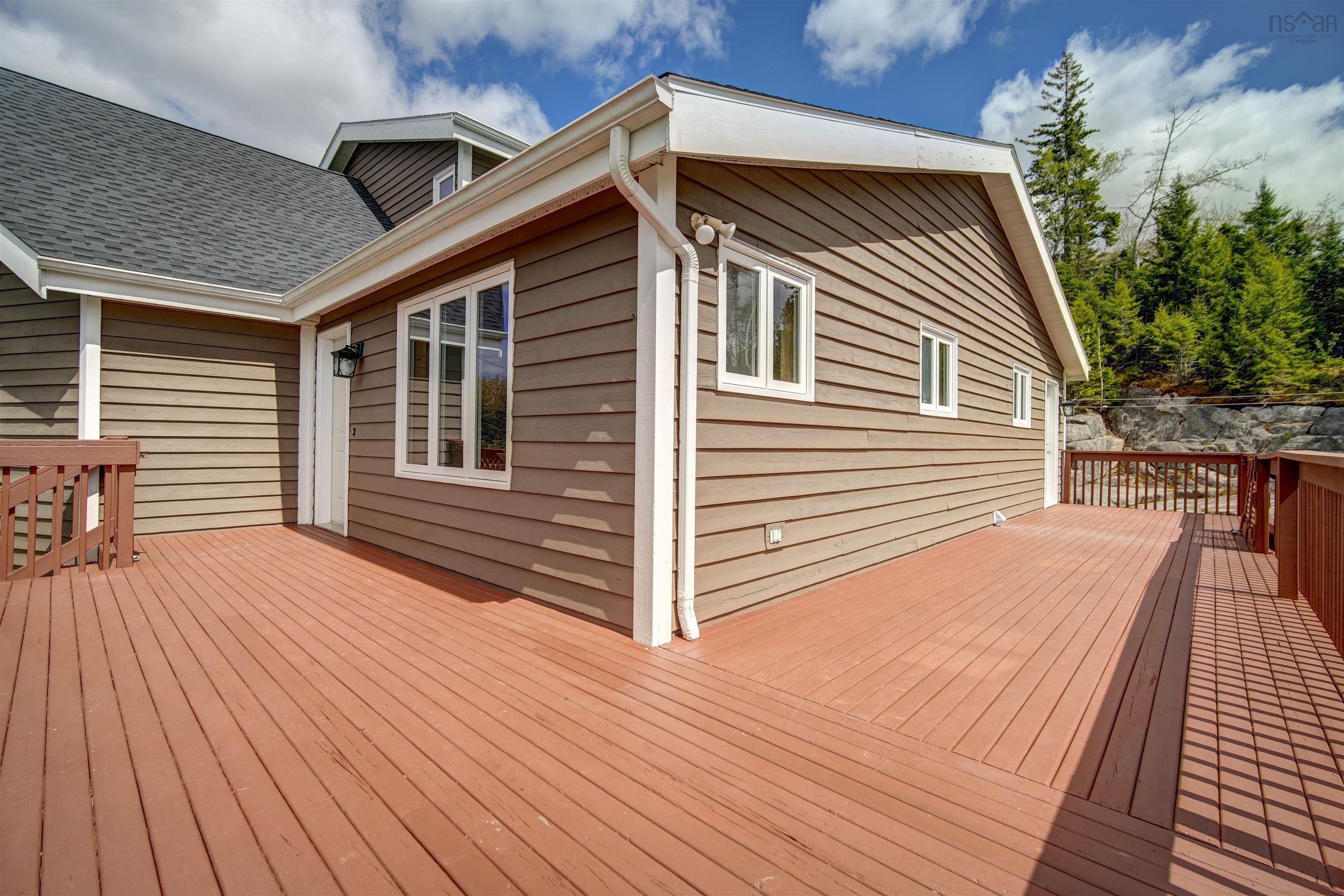 $649,900.00: 16 Forest Glade Drive, Hatchet Lake