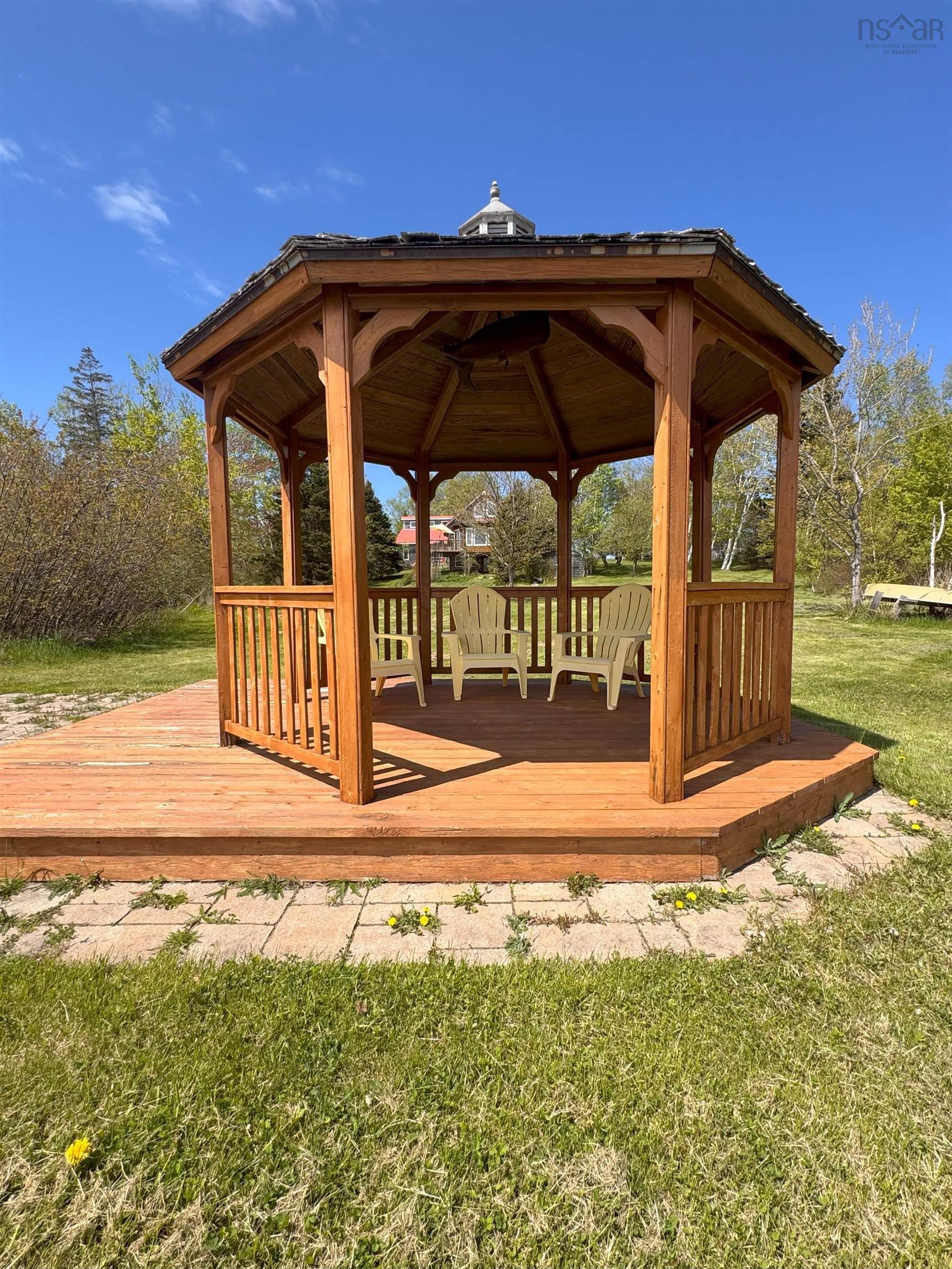 $579,900.00: 47 Kenneth Point Road, Caribou Island