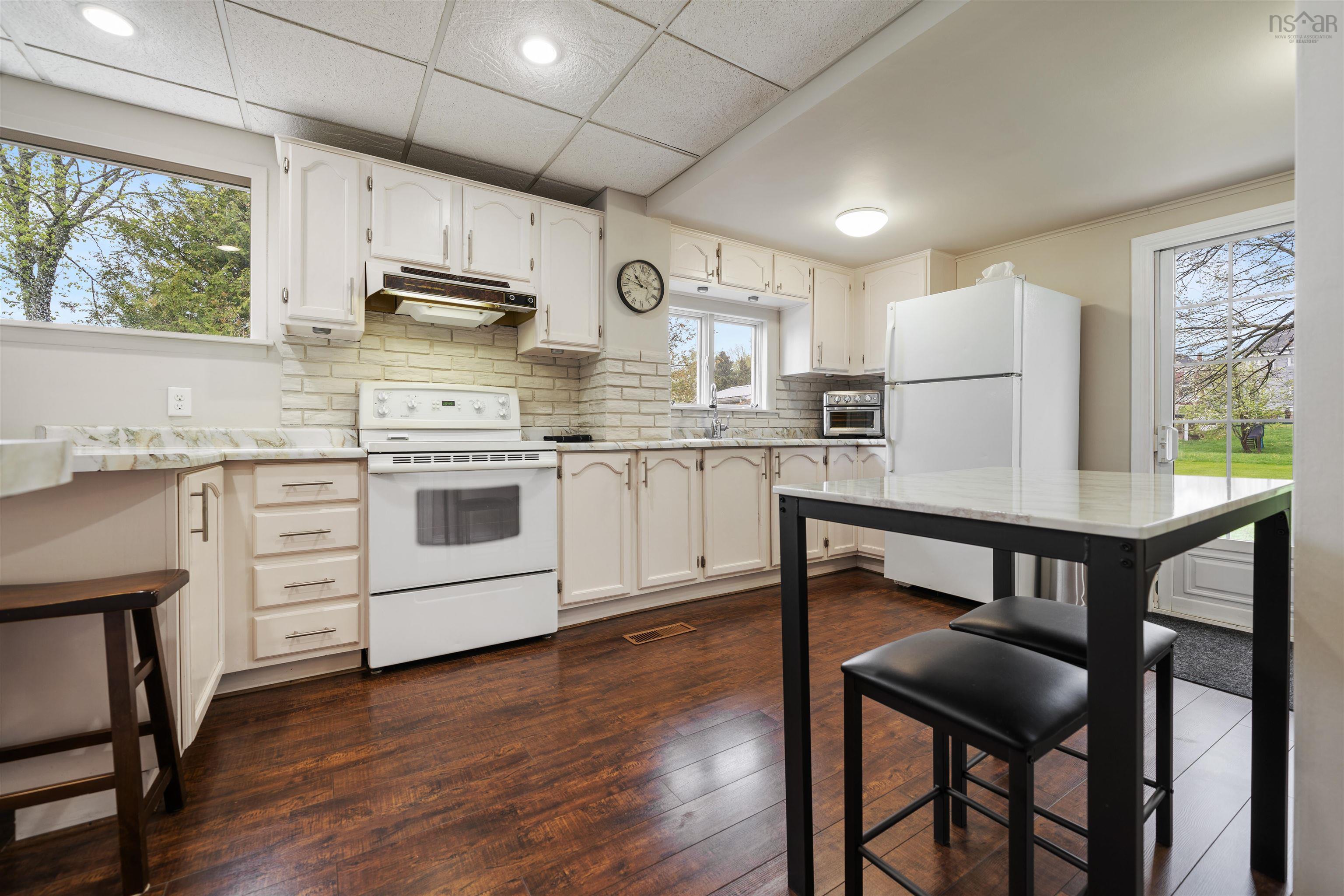 $295,900.00: 11 Durley Street, Amherst