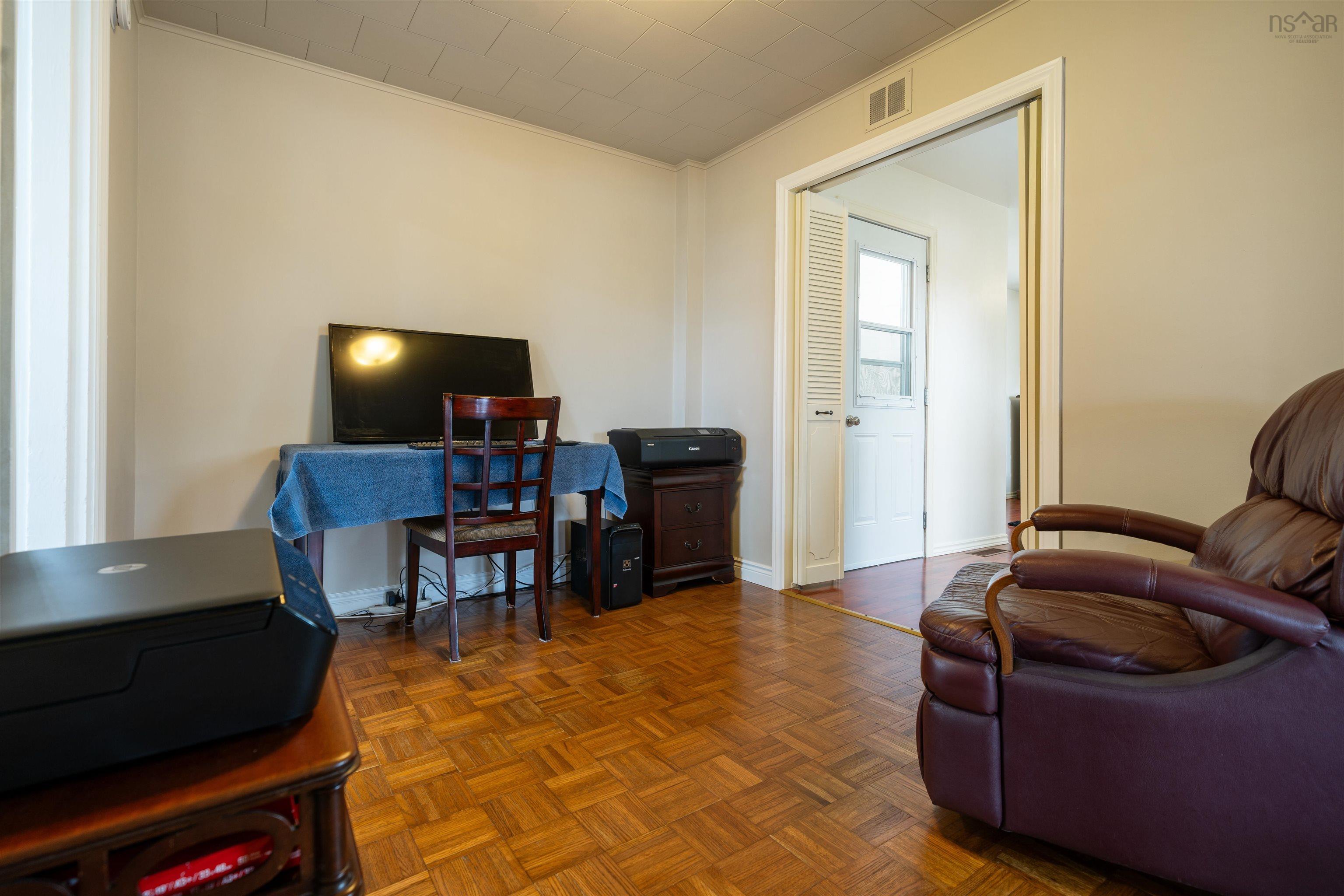 $295,900.00: 11 Durley Street, Amherst