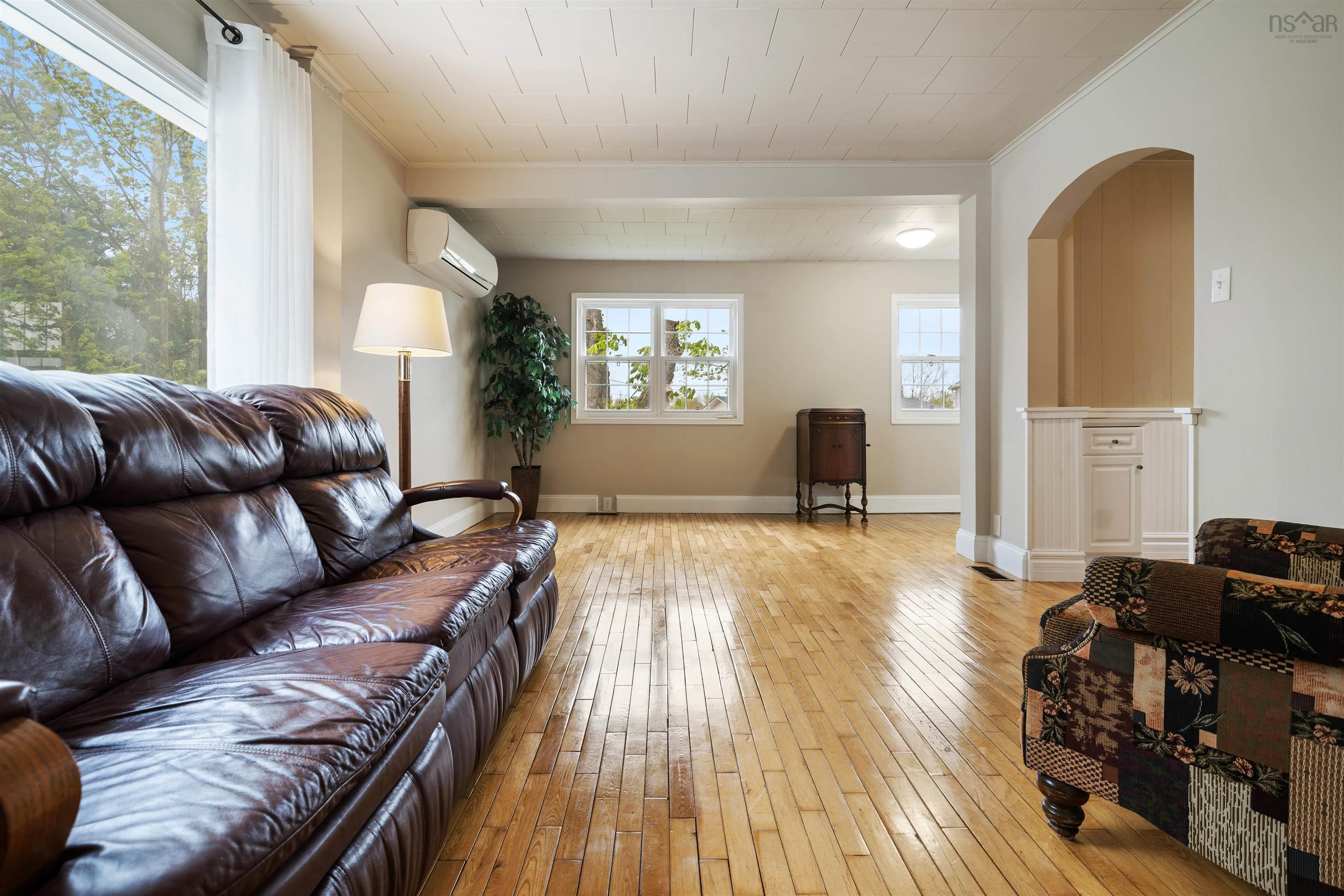 $295,900.00: 11 Durley Street, Amherst