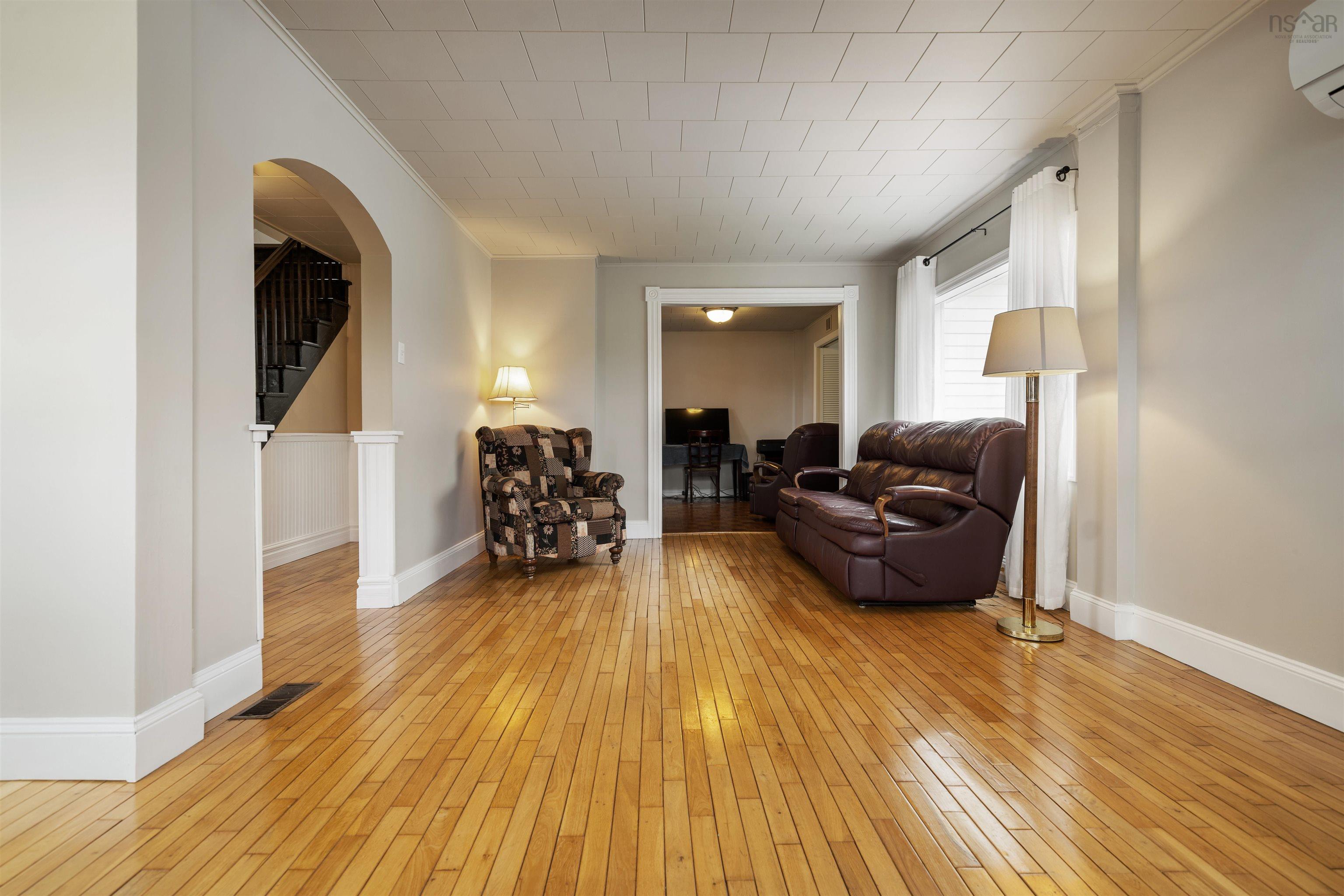 $295,900.00: 11 Durley Street, Amherst