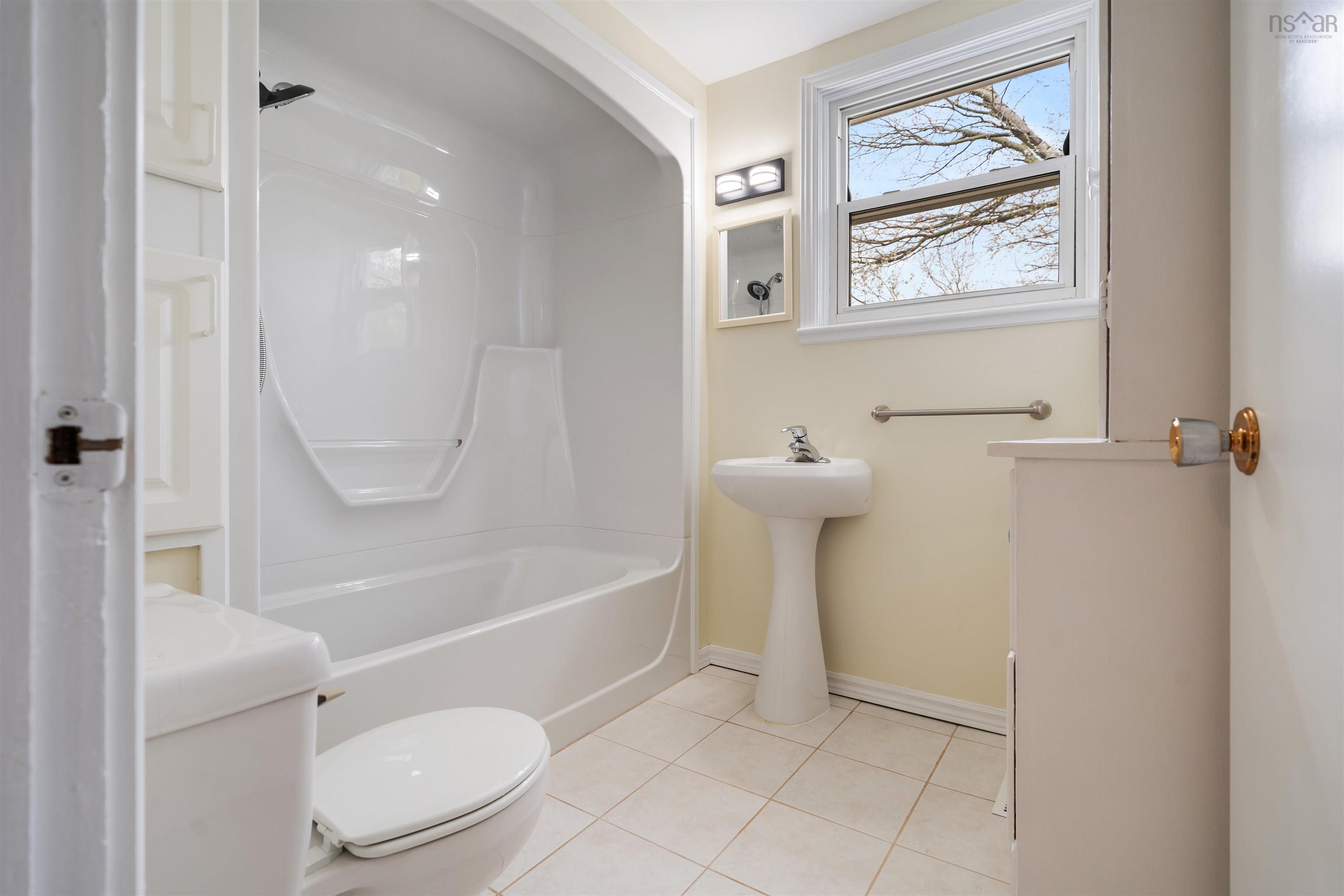 $295,900.00: 11 Durley Street, Amherst