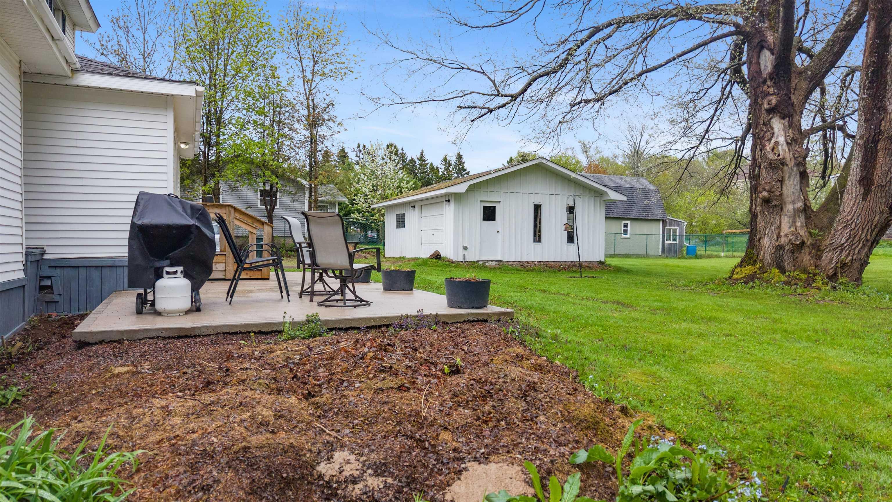 $295,900.00: 11 Durley Street, Amherst