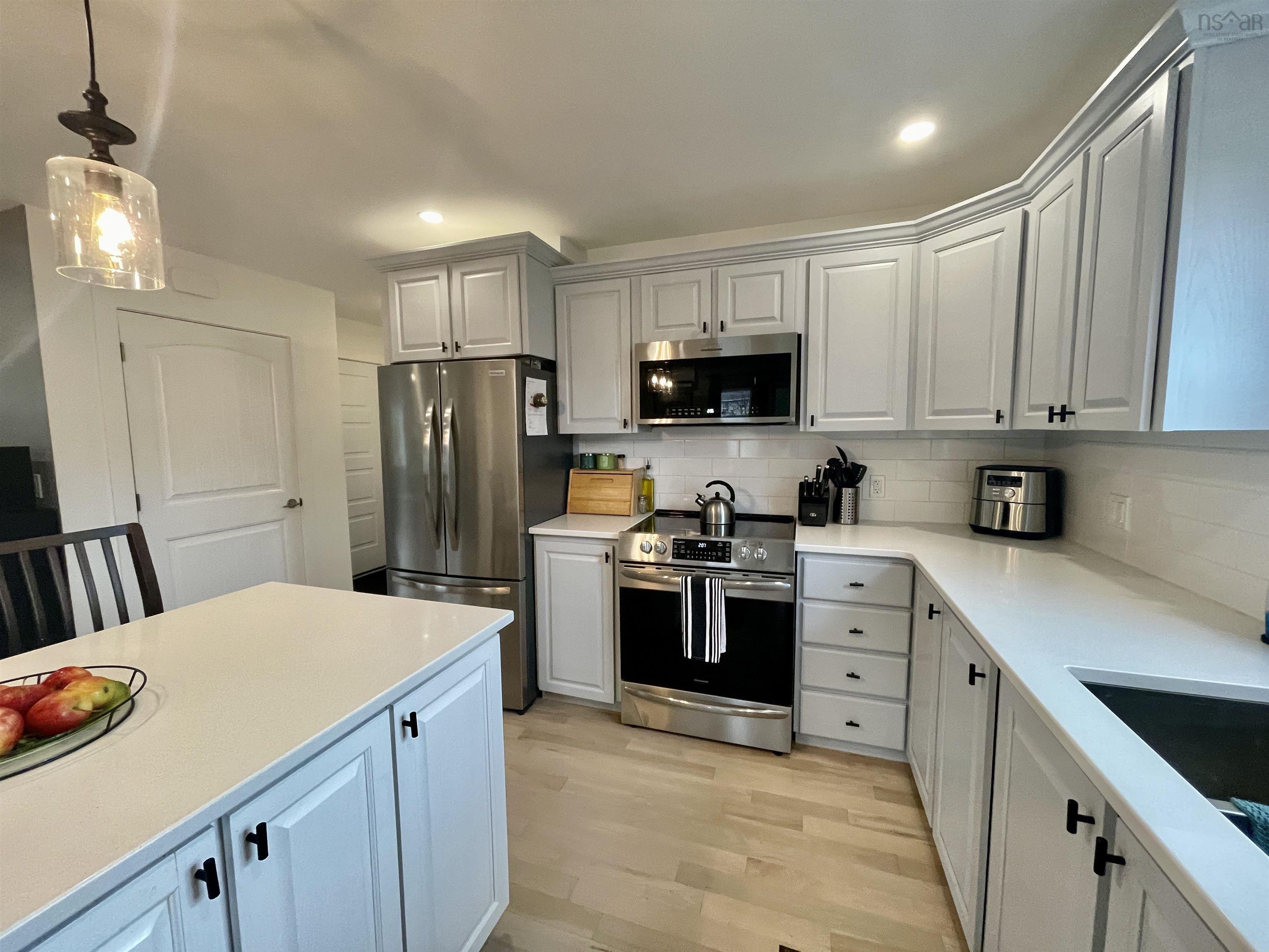 $639,900.00: 136 Middle Village Road, West Dover