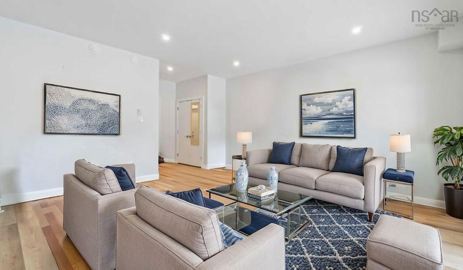 $639,900.00: 92 Darjeeling Drive, Long Lake