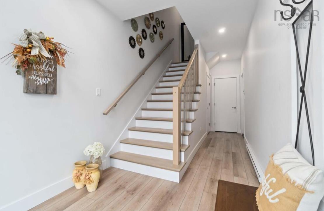 $639,900.00: 92 Darjeeling Drive, Long Lake