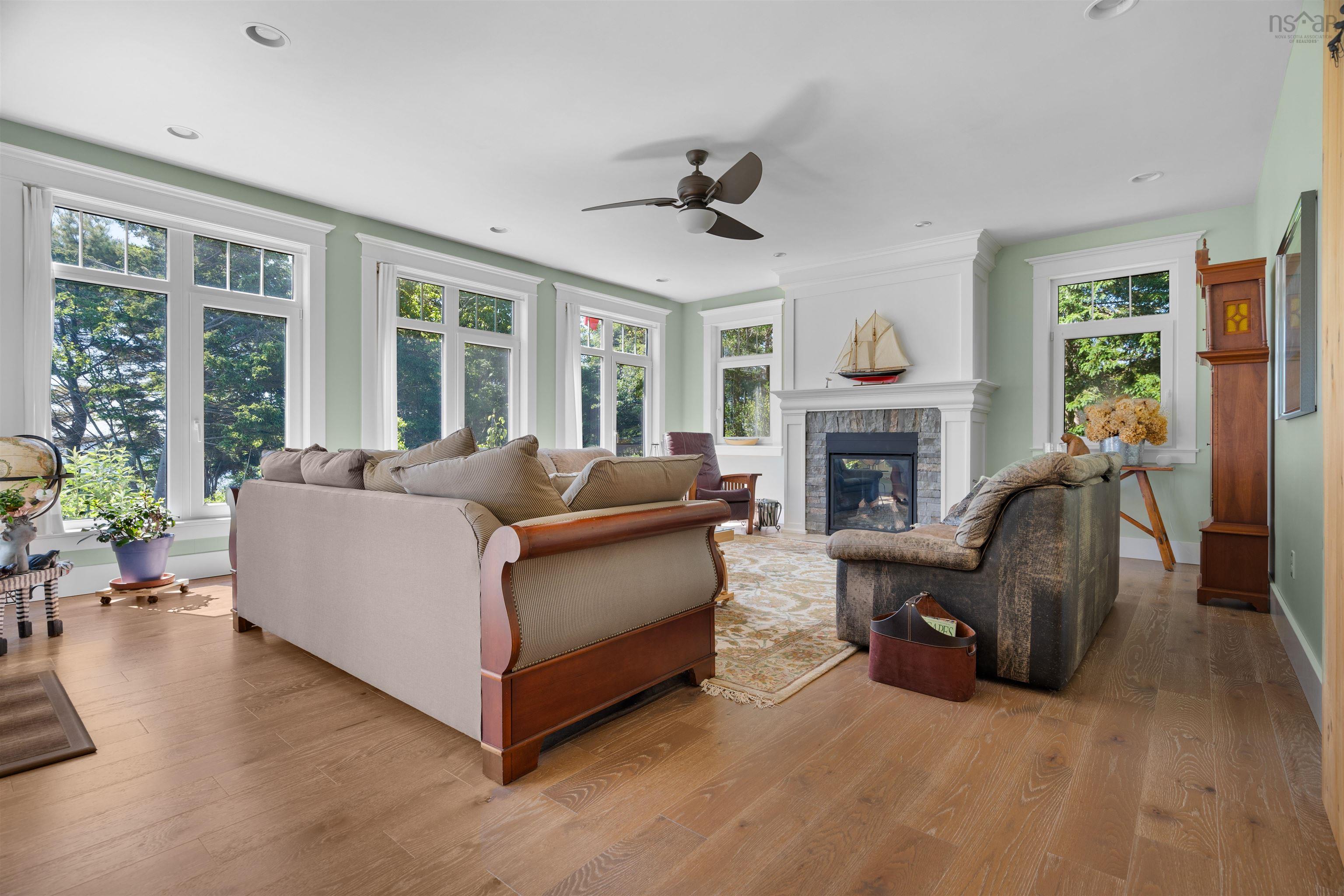 $949,000.00: 2 Archibald