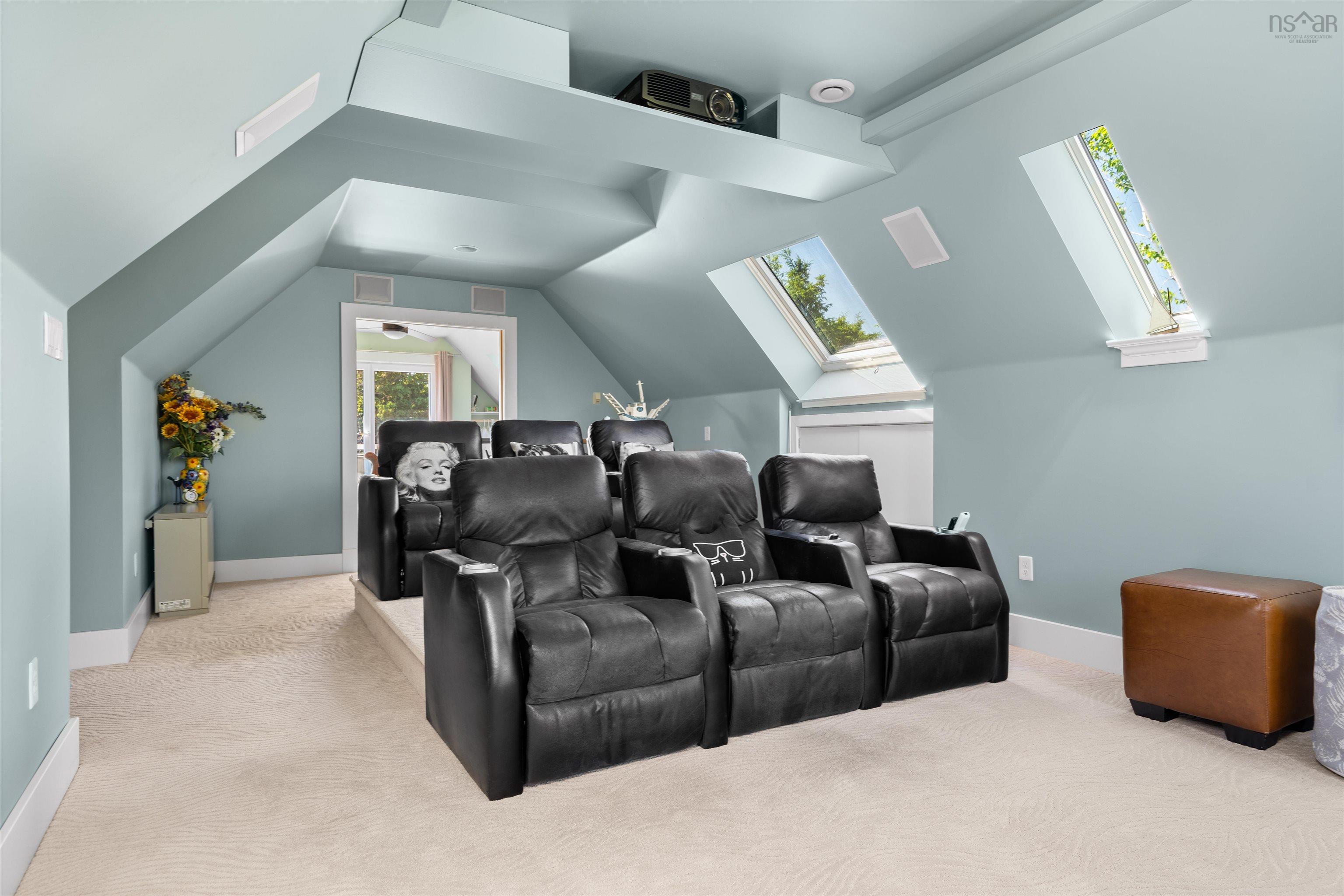 $949,000.00: 2 Archibald