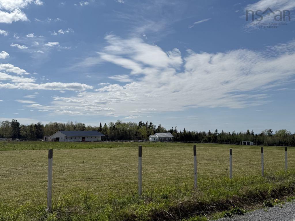$949,900.00: 663 Cross 3 Road, Mount Uniacke