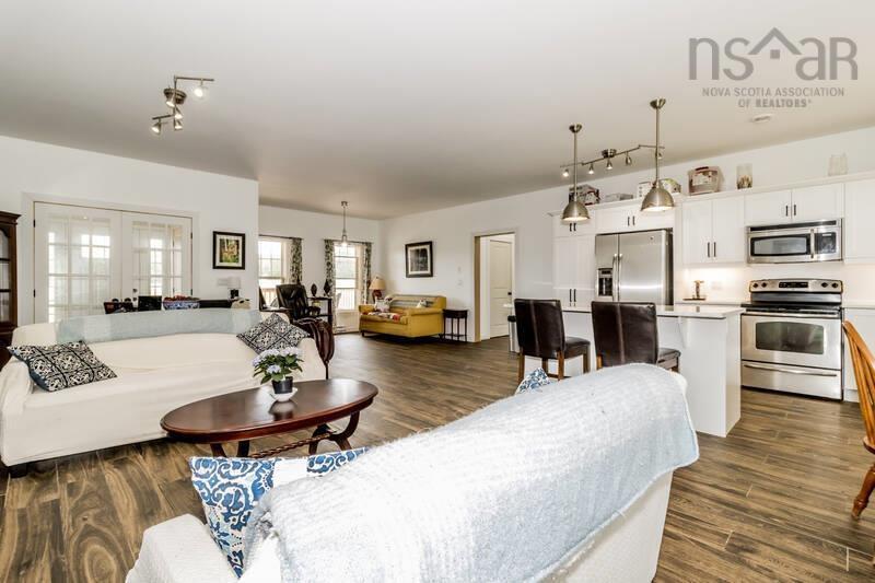 $949,900.00: 663 Cross 3 Road, Mount Uniacke