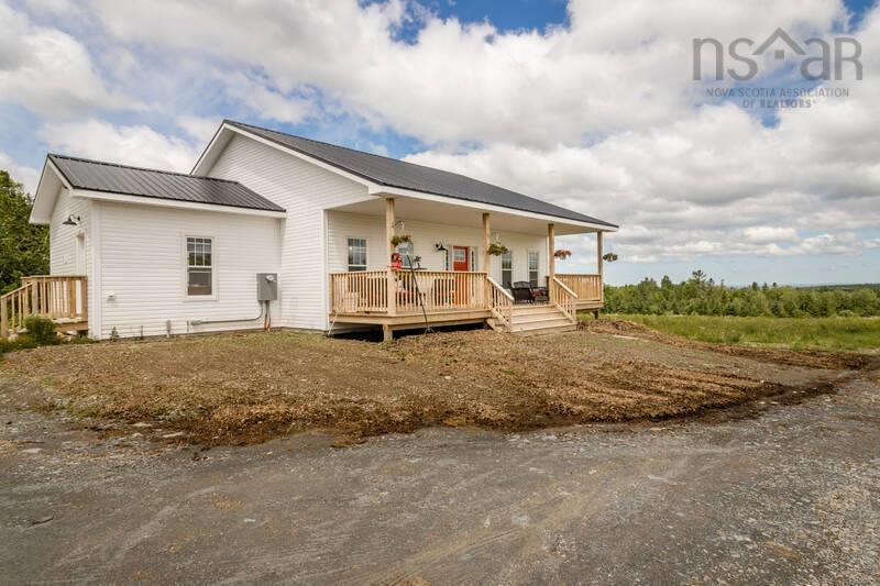 $949,900.00: 663 Cross 3 Road, Mount Uniacke