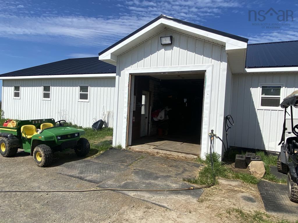 $949,900.00: 663 Cross 3 Road, Mount Uniacke