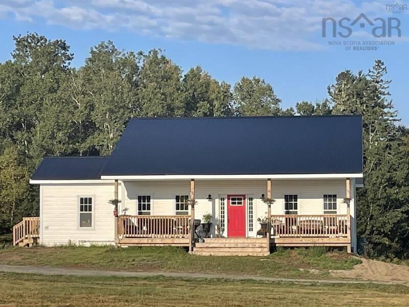 $949,900.00: 663 Cross 3 Road, Mount Uniacke