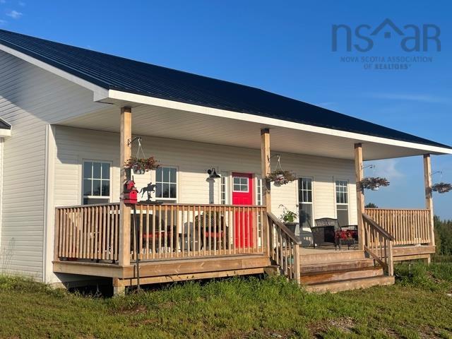 $949,900.00: 663 Cross 3 Road, Mount Uniacke