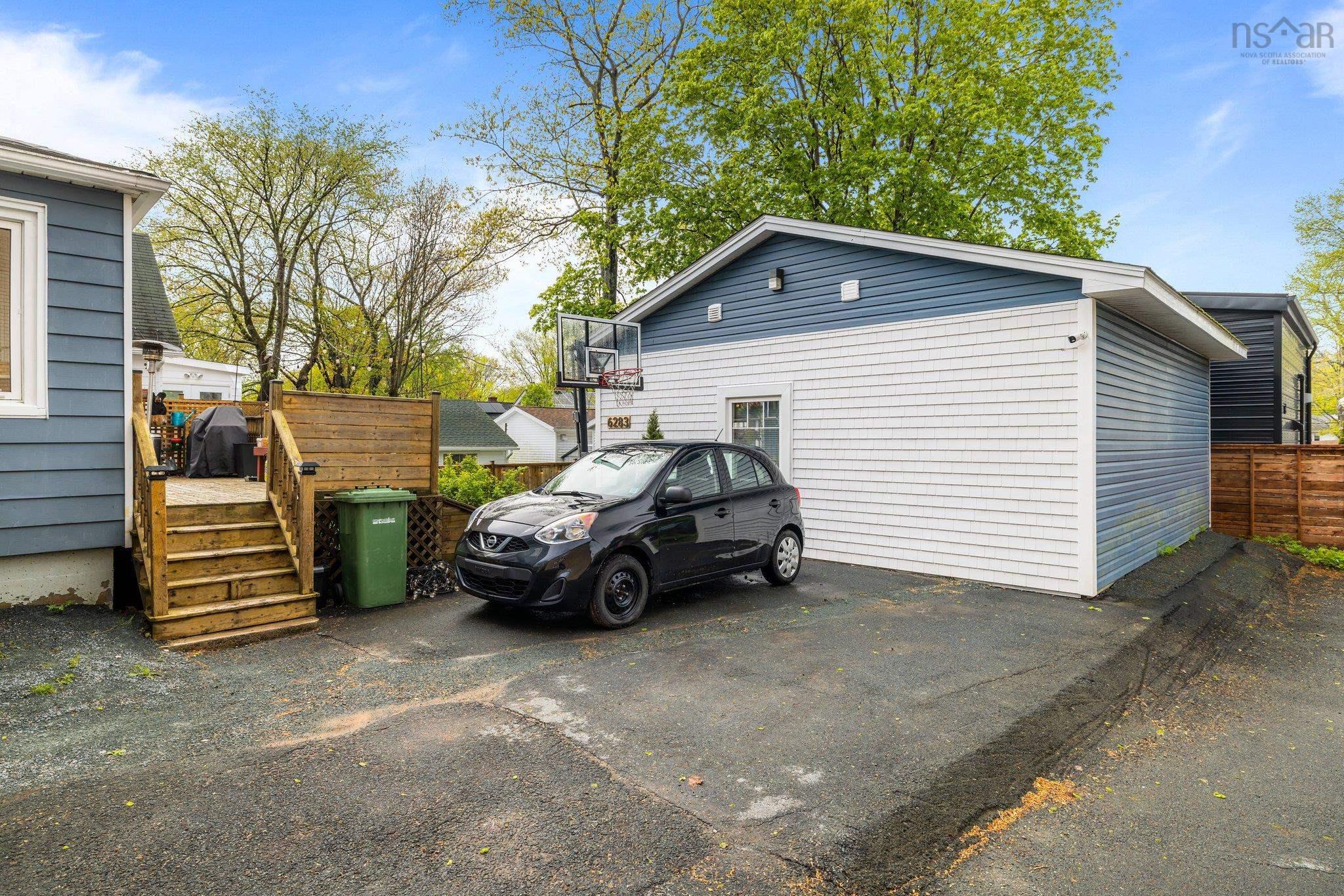 $1,200,000.00: 6283-6285-6287 London Street, Halifax