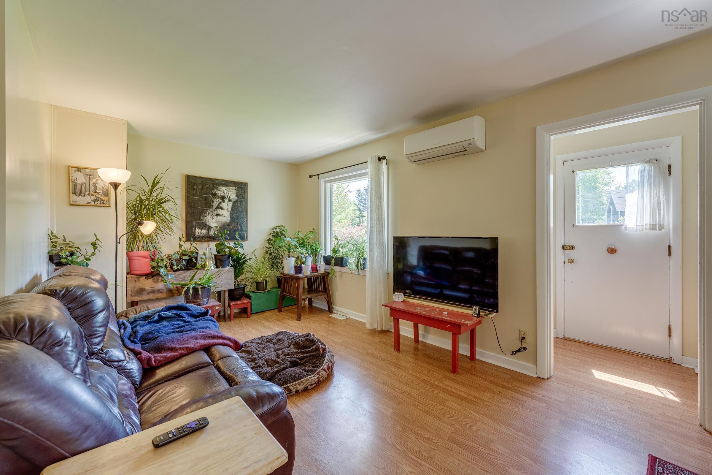 $289,900.00: 9997 Highway 1, Marshalltown