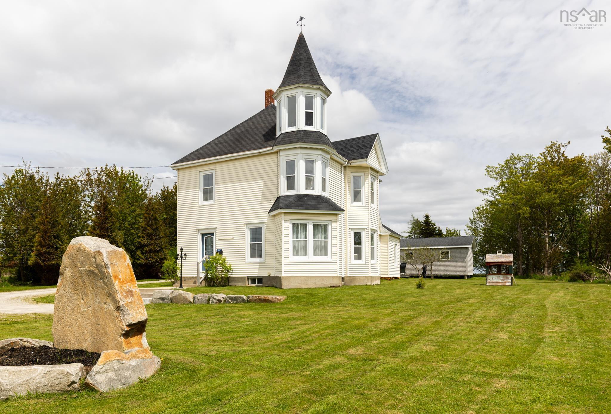 $399,000.00: 413 Pleasant Street, Yarmouth
