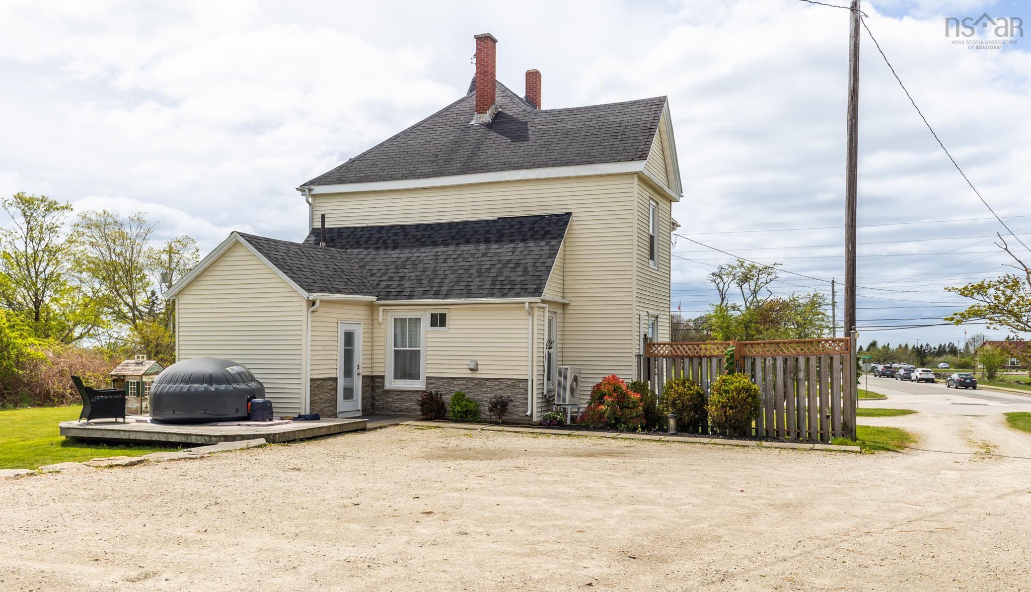 $399,000.00: 413 Pleasant Street, Yarmouth