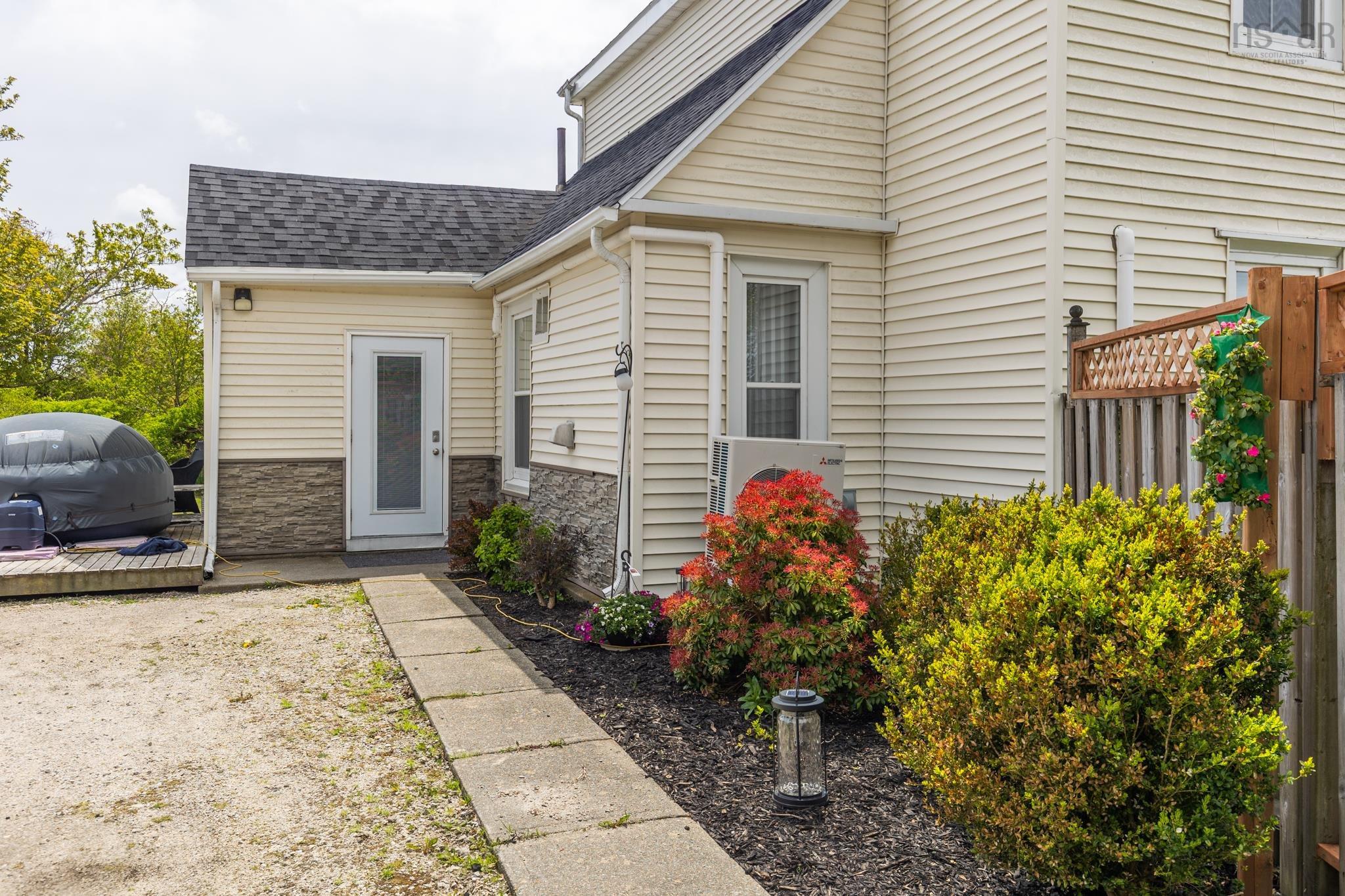 $399,000.00: 413 Pleasant Street, Yarmouth