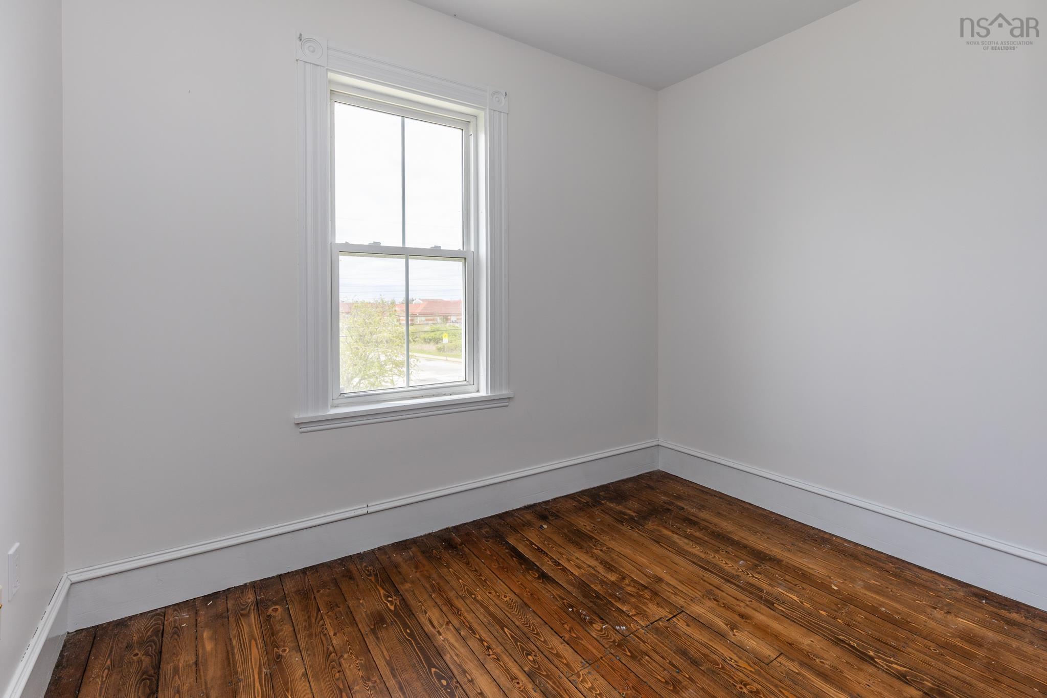 $399,000.00: 413 Pleasant Street, Yarmouth