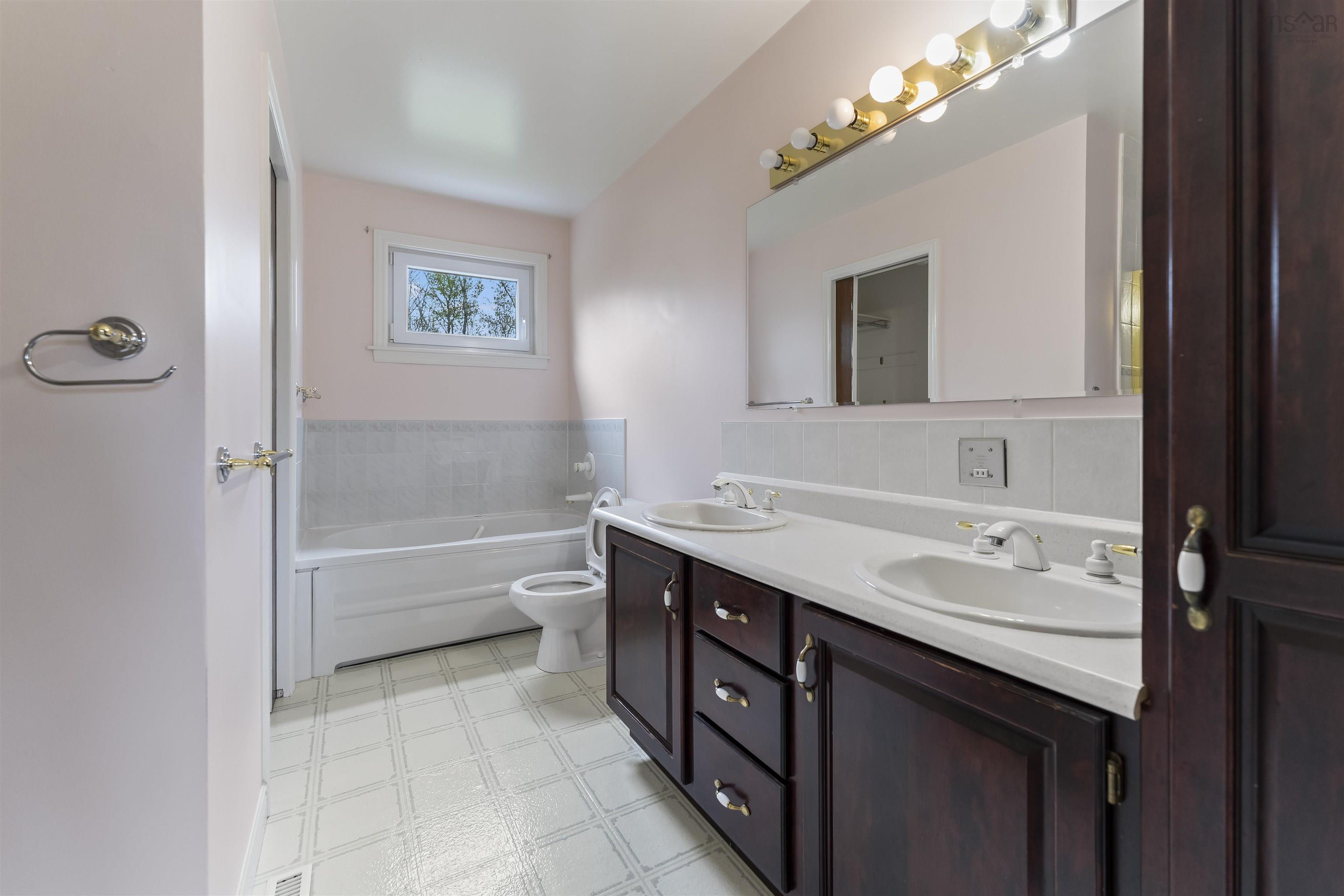 $699,900.00: 118 Silver Birch Drive, Hubley