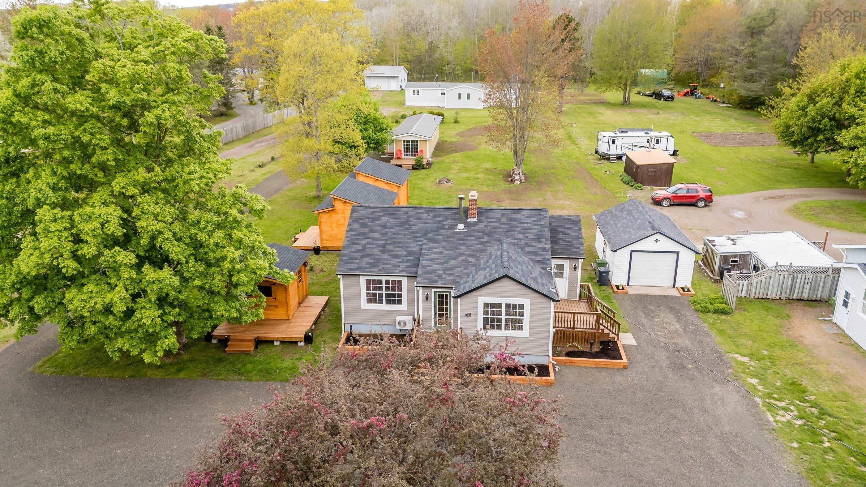 $429,900.00: 14537-14539 Highway 1, Wilmot