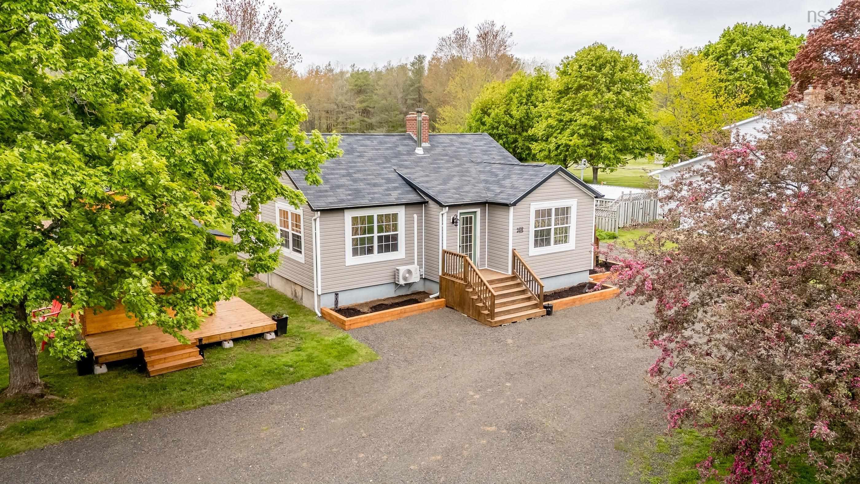 $429,900.00: 14537-14539 Highway 1, Wilmot