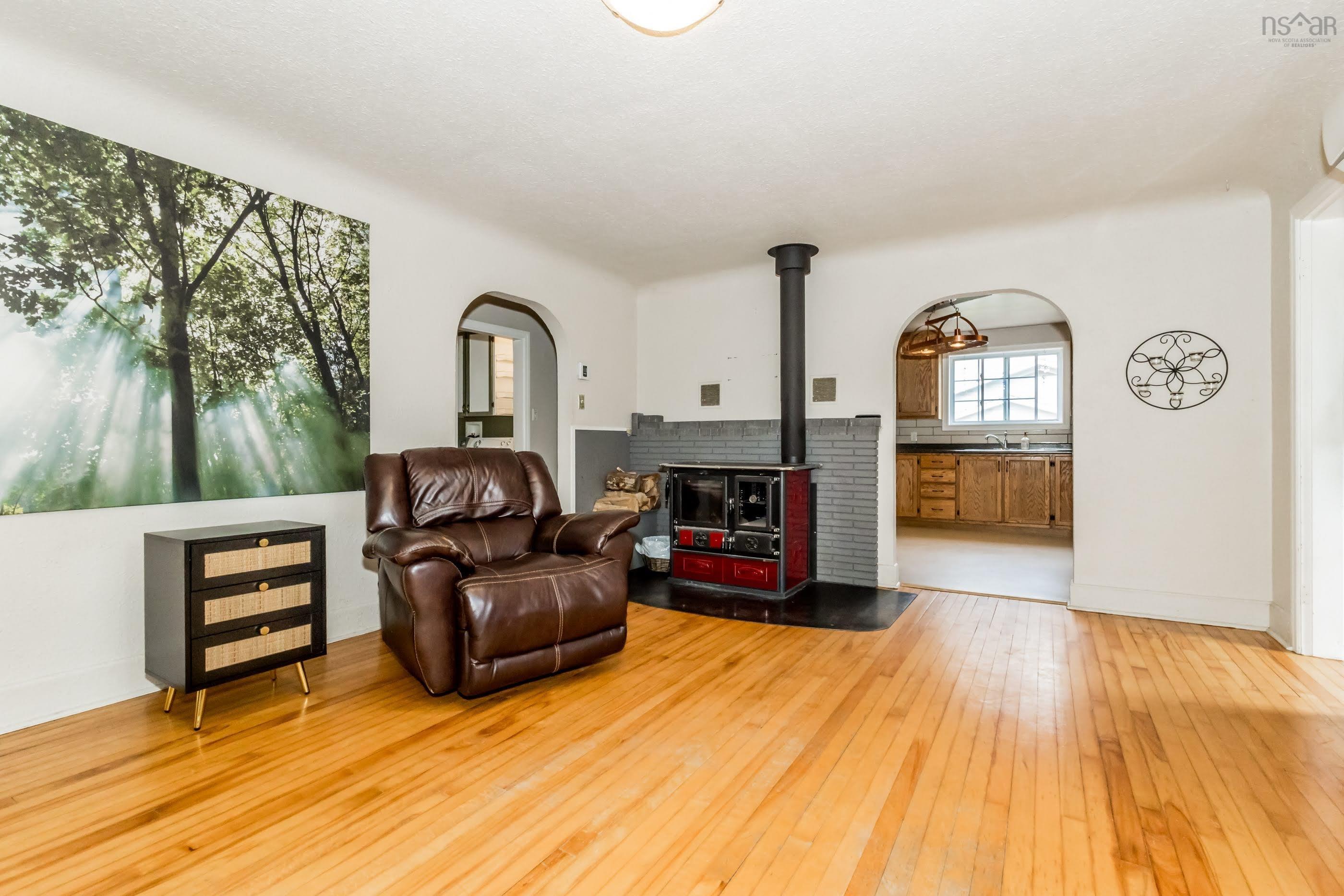 $429,900.00: 14537-14539 Highway 1, Wilmot