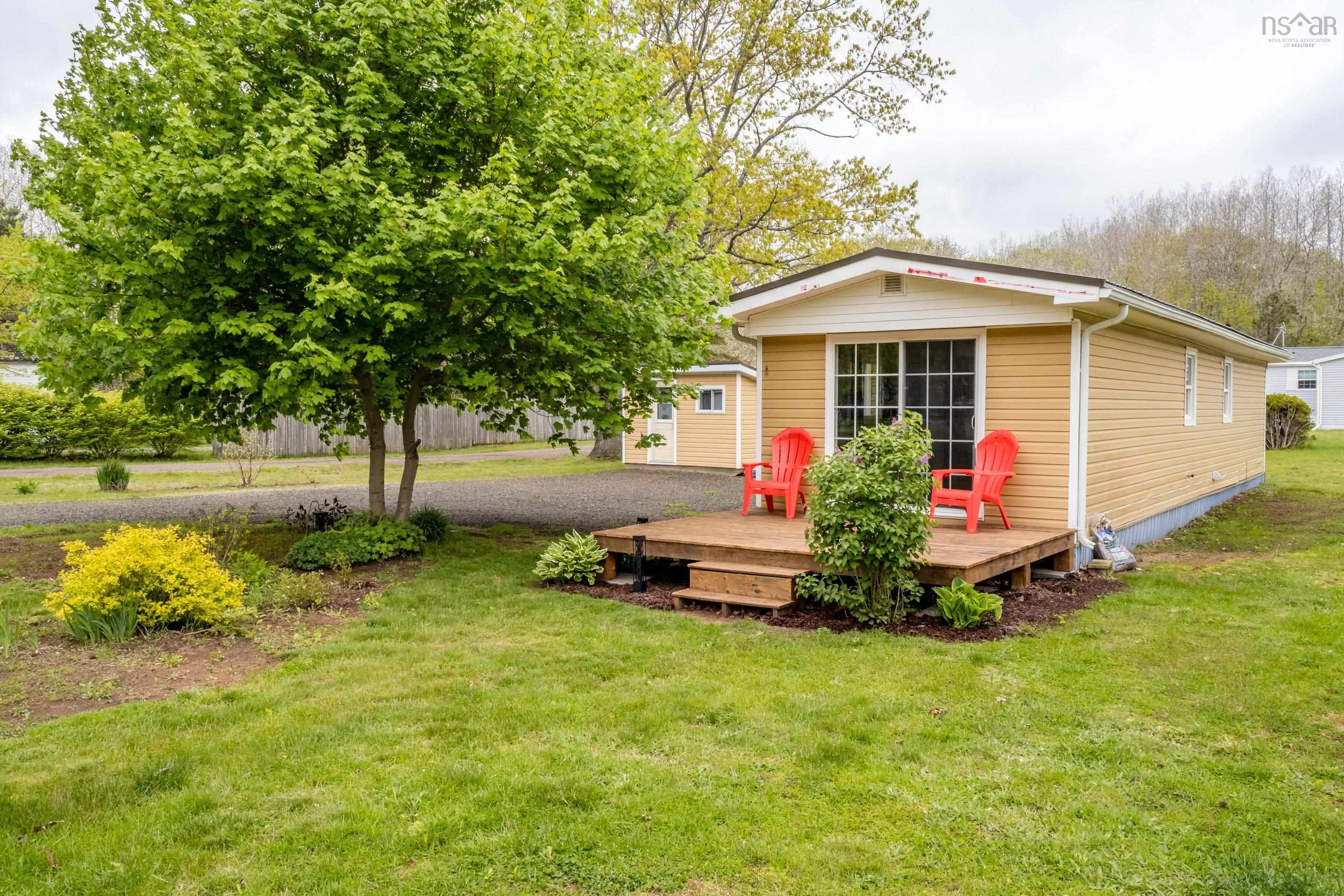 $429,900.00: 14537-14539 Highway 1, Wilmot
