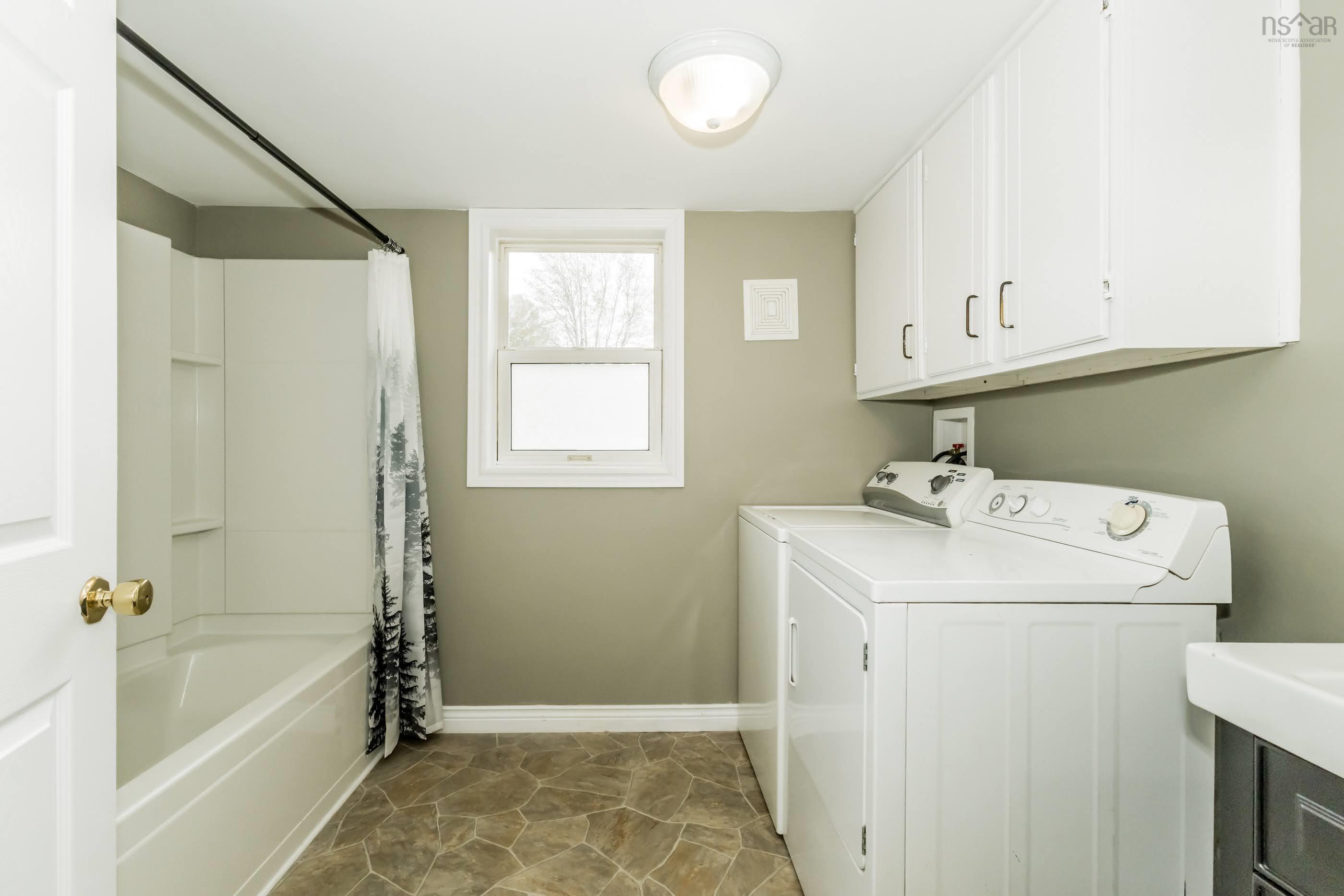 $429,900.00: 14537-14539 Highway 1, Wilmot