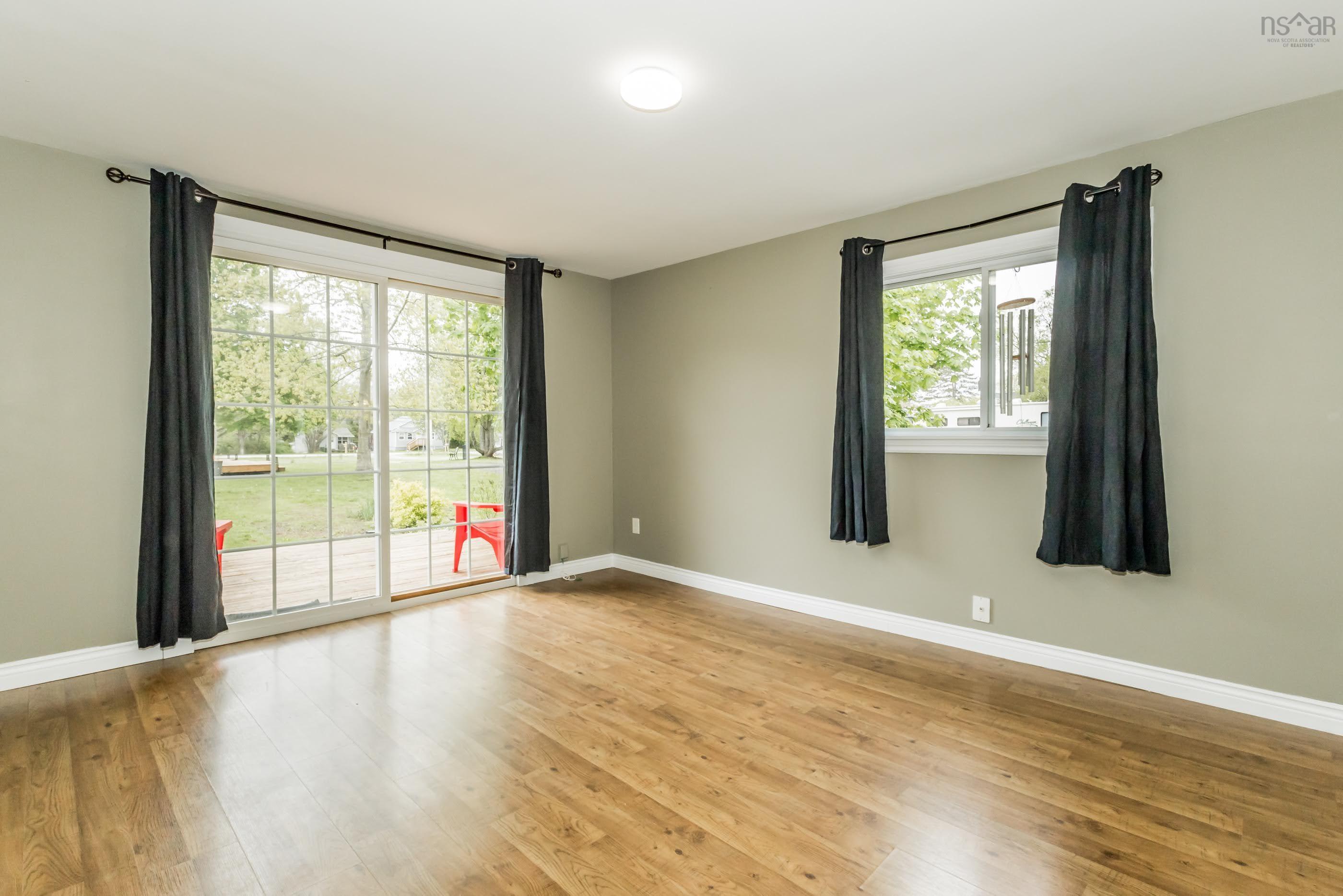 $429,900.00: 14537-14539 Highway 1, Wilmot