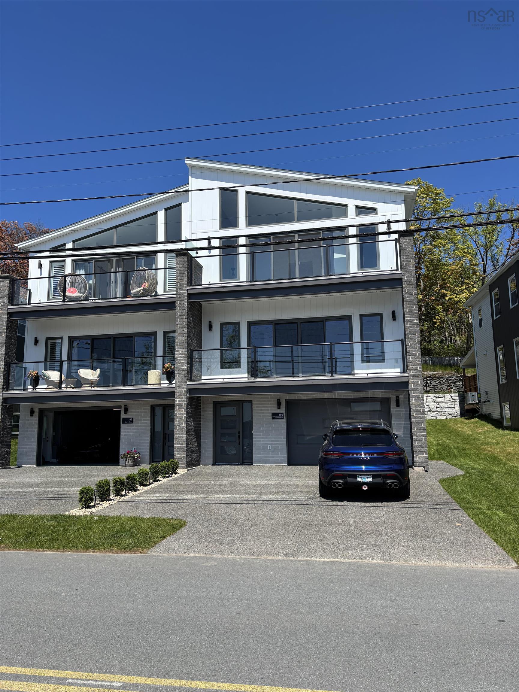 $1,399,900.00: 386 Shore Drive, Bedford