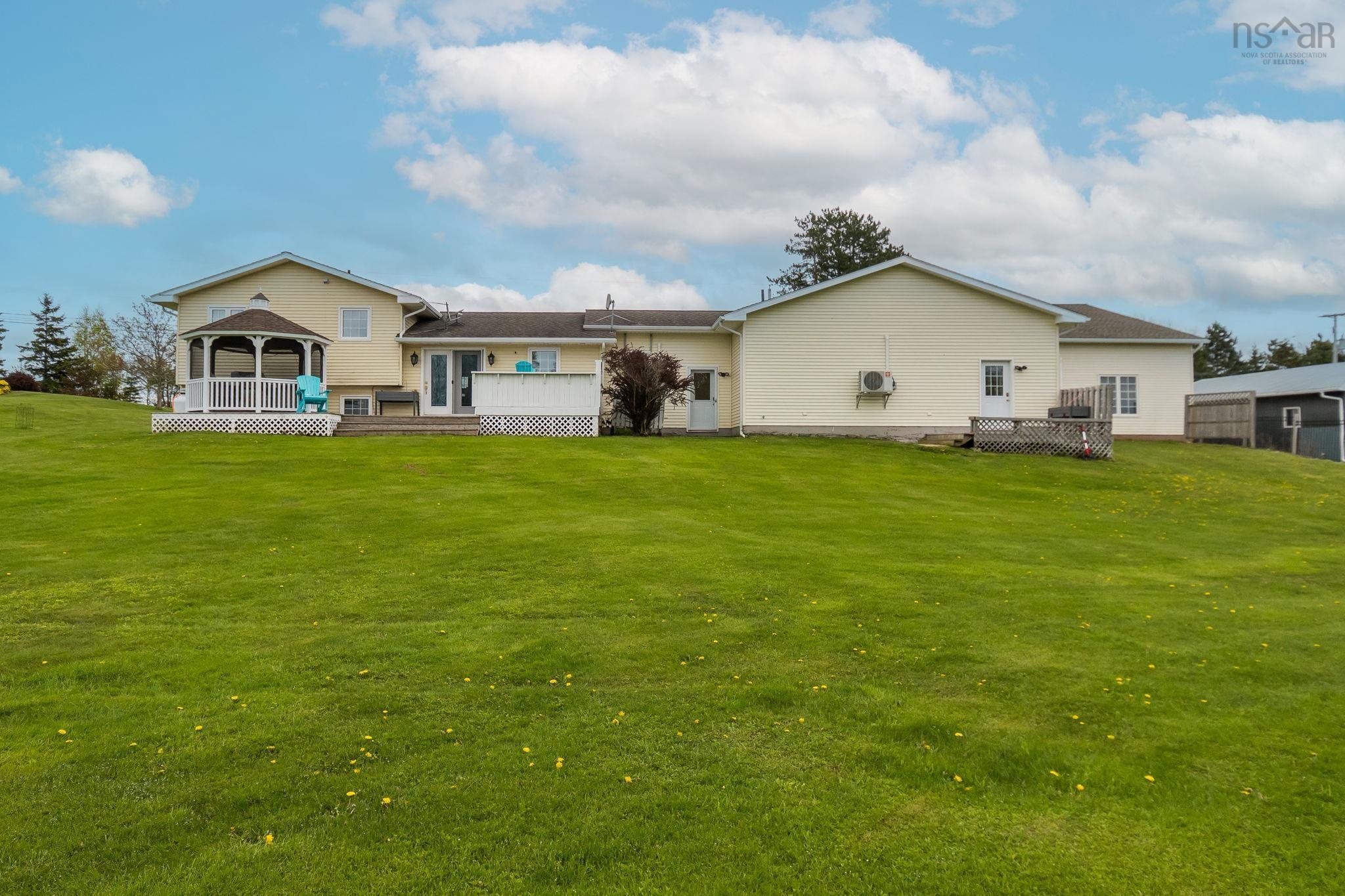$575,000.00: 2003 Highway 6, River John