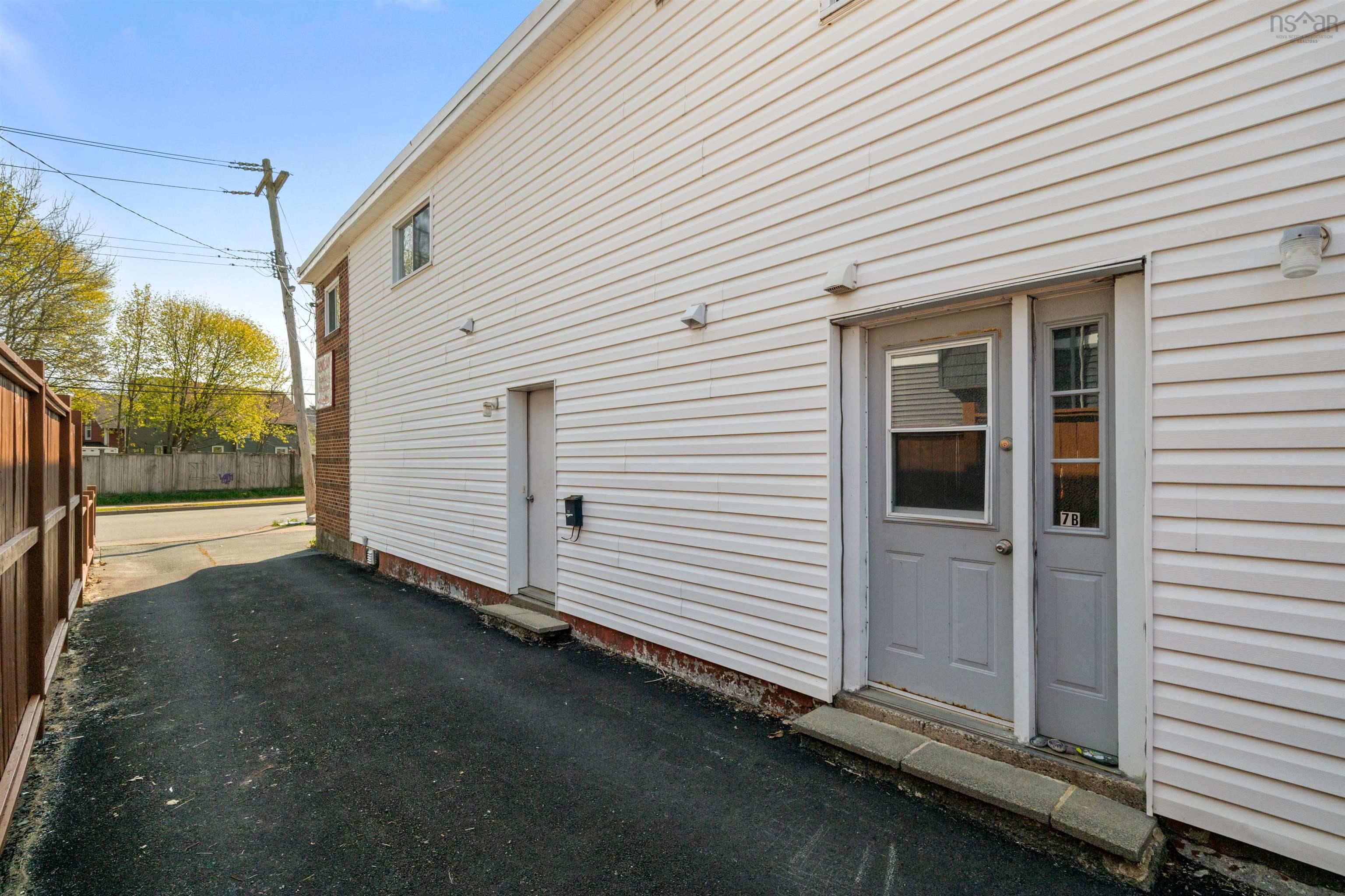 $1,199,000.00: 7 Pleasant Street, Dartmouth