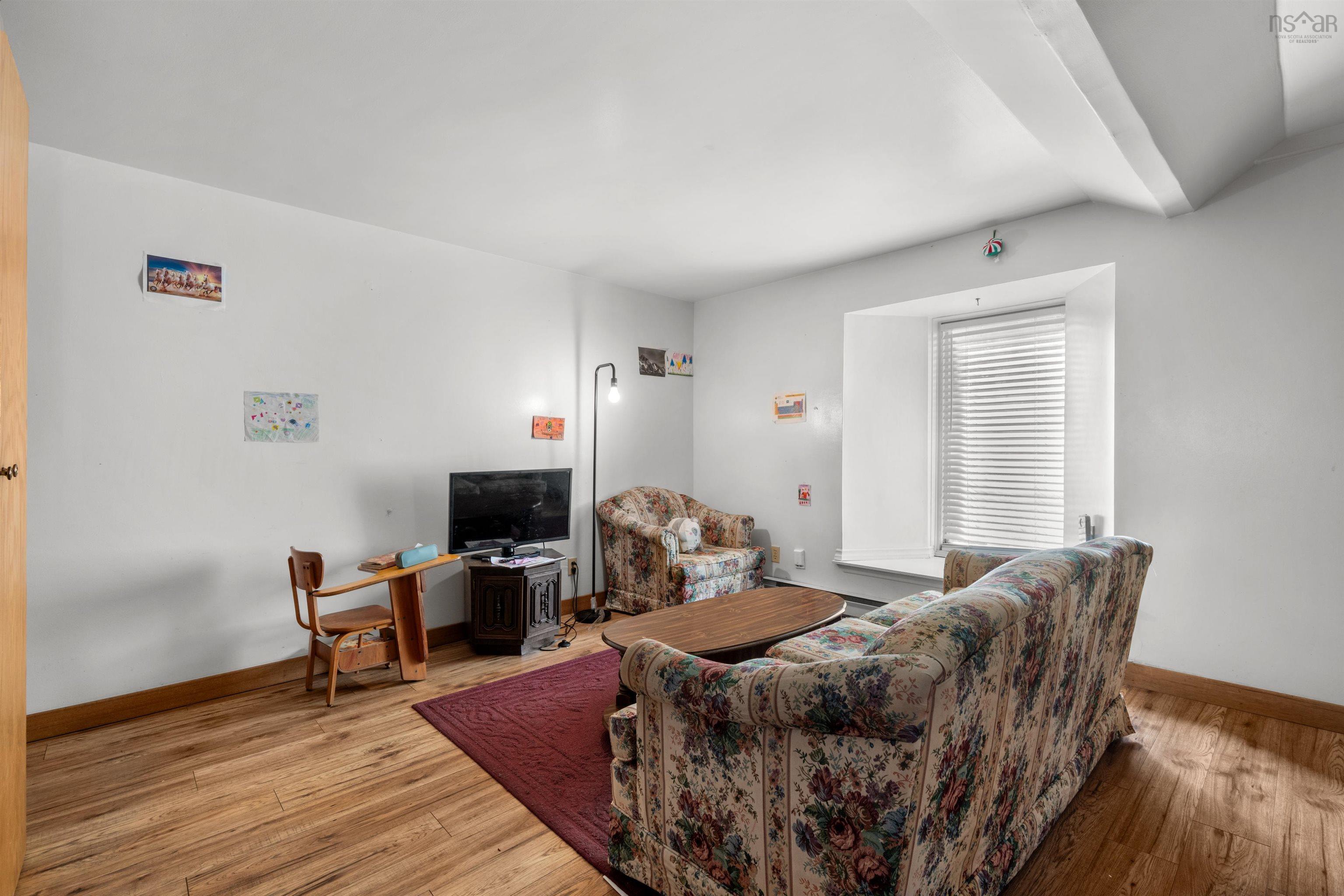 $1,199,000.00: 7 Pleasant Street, Dartmouth