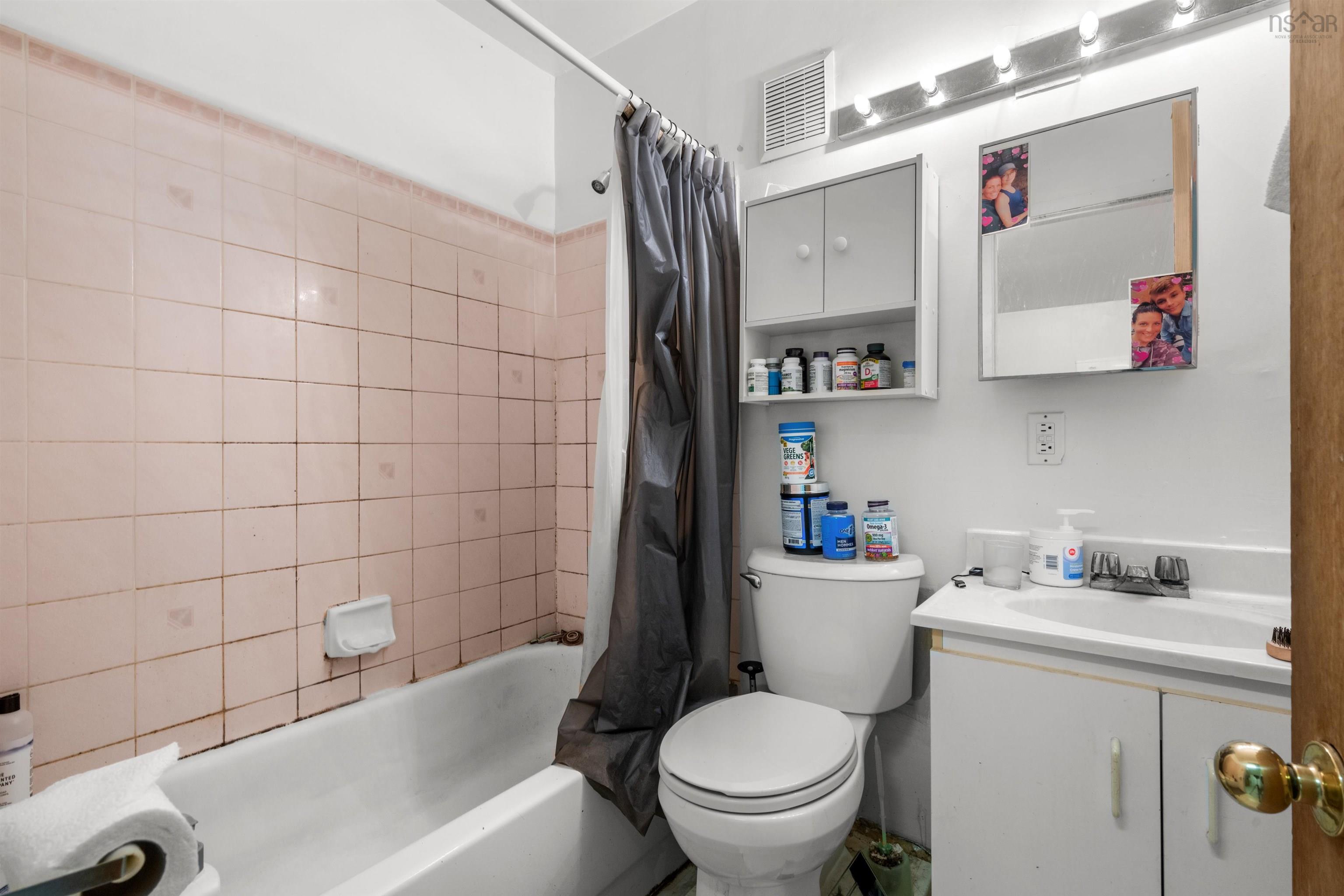 $1,199,000.00: 7 Pleasant Street, Dartmouth