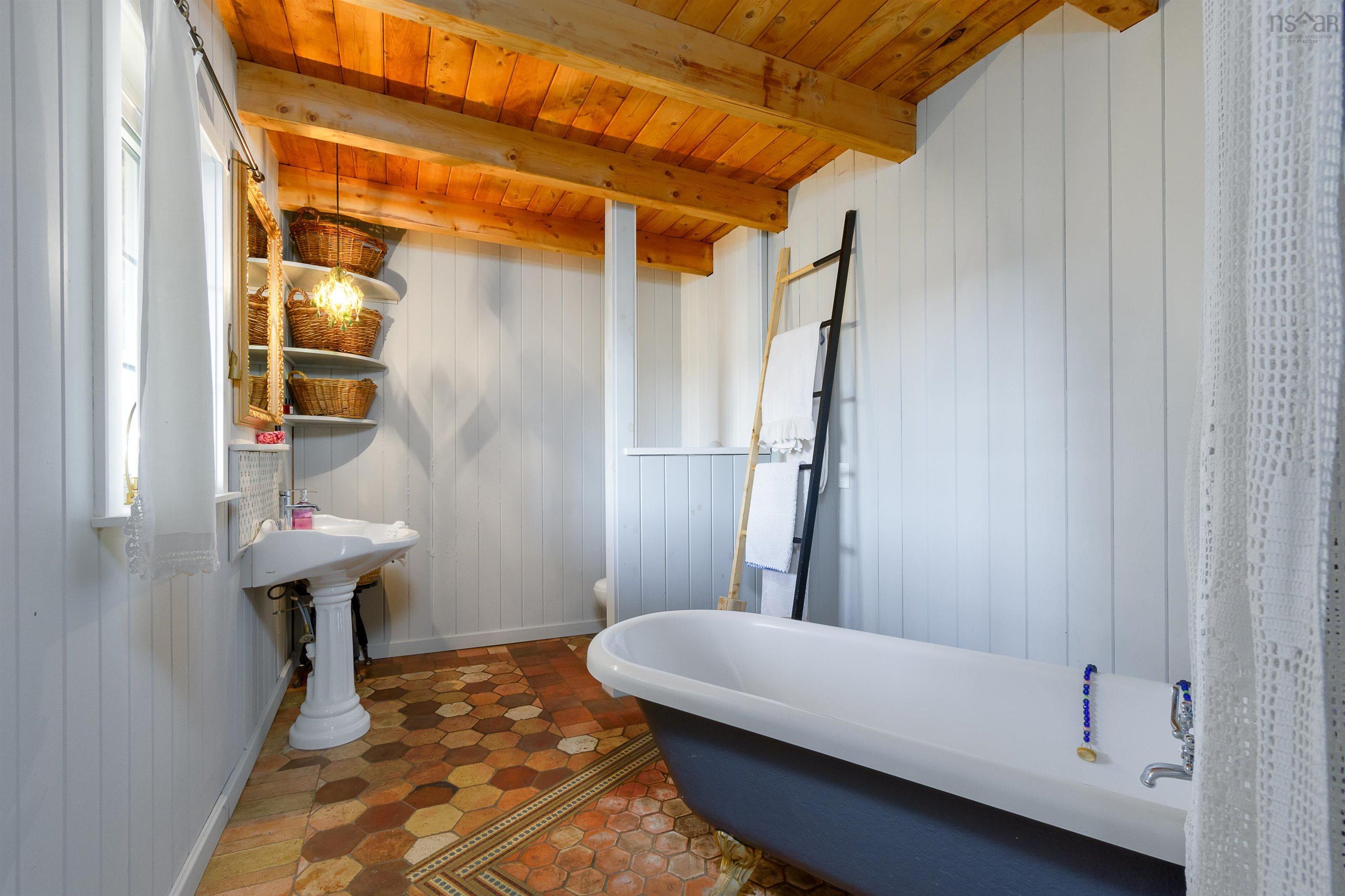 $699,900.00: 2660 LOCH LOMOND Road, Enon