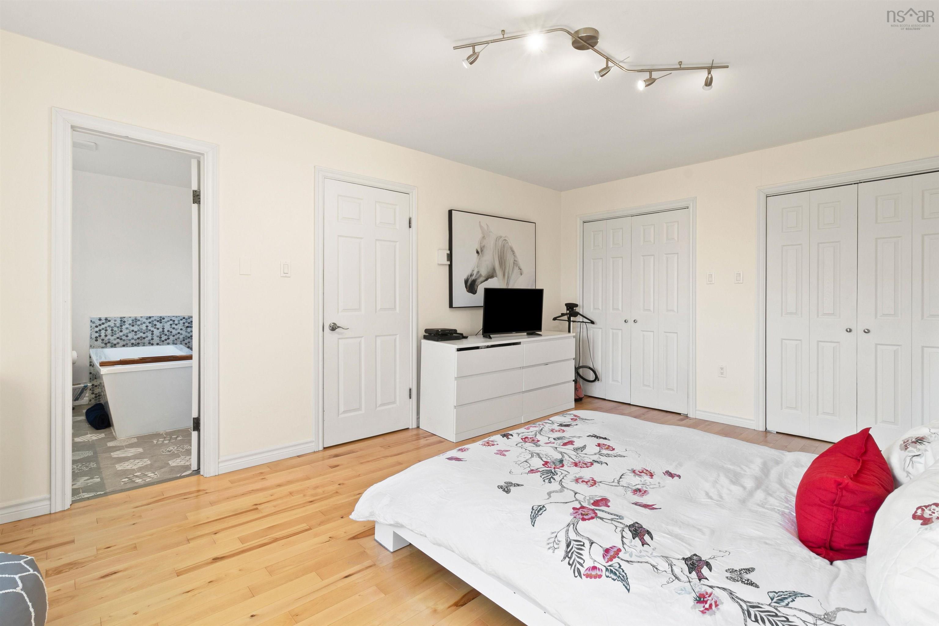 $1,249,900.00: 122 Peregrine Crescent, Bedford
