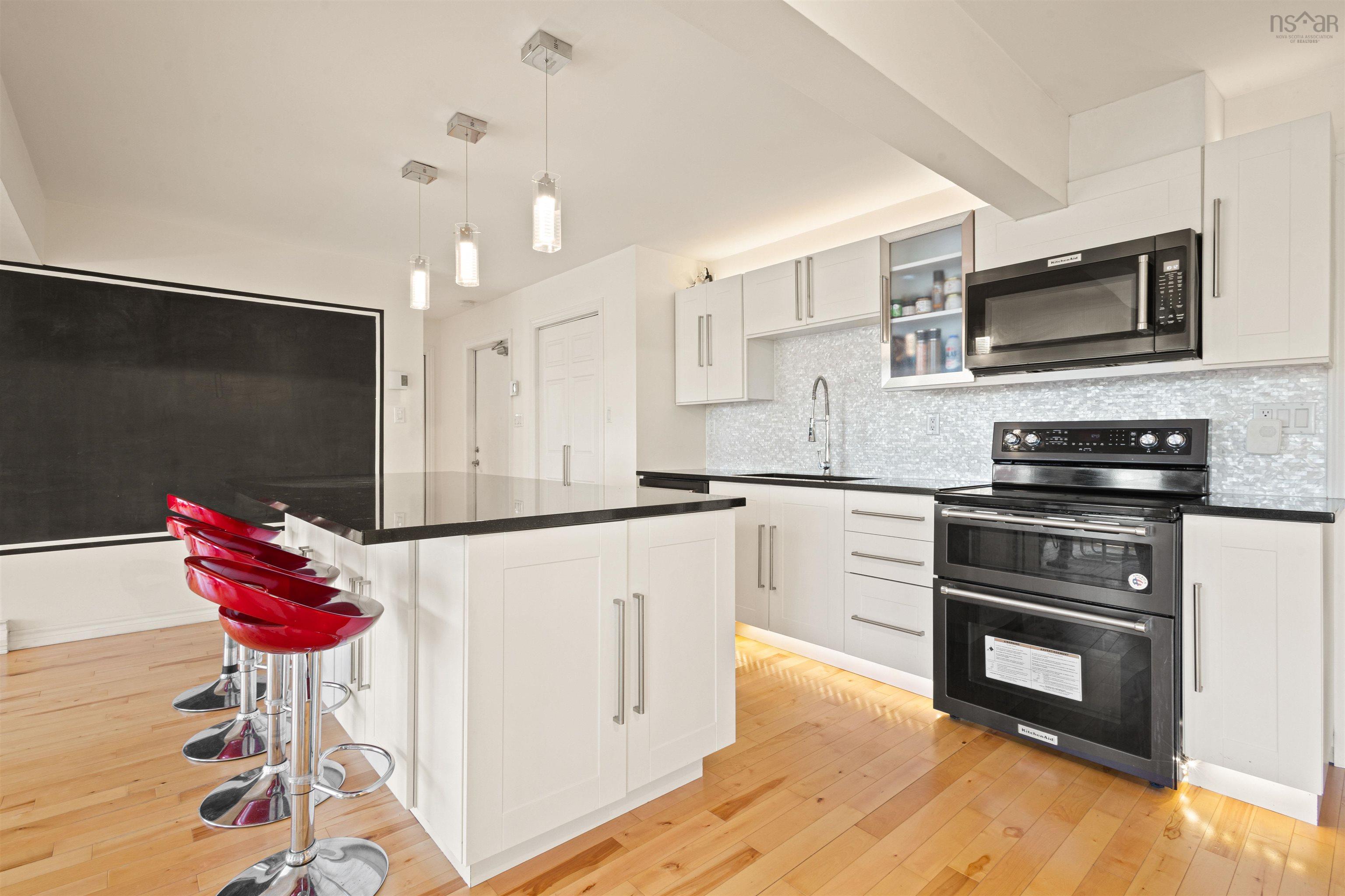$1,249,900.00: 122 Peregrine Crescent, Bedford