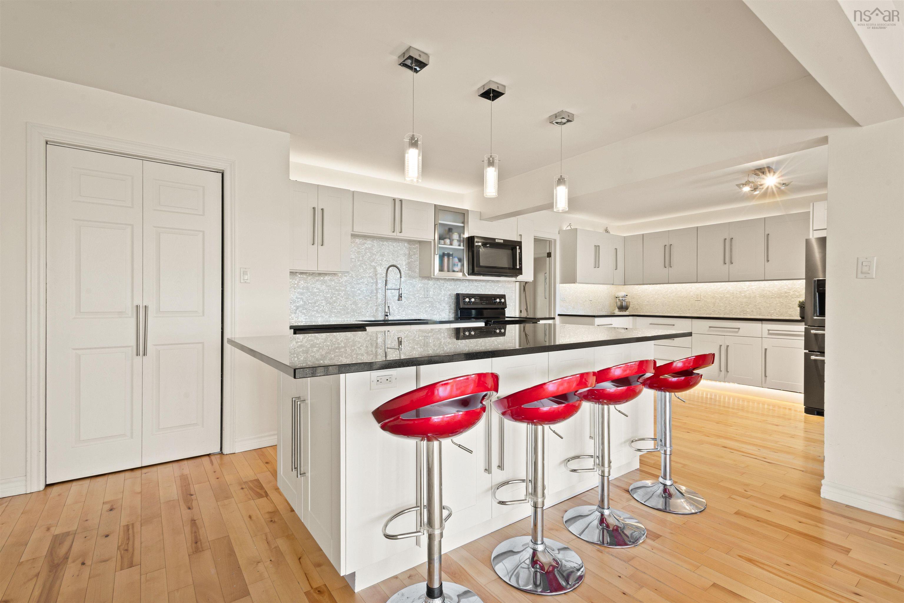 $1,249,900.00: 122 Peregrine Crescent, Bedford