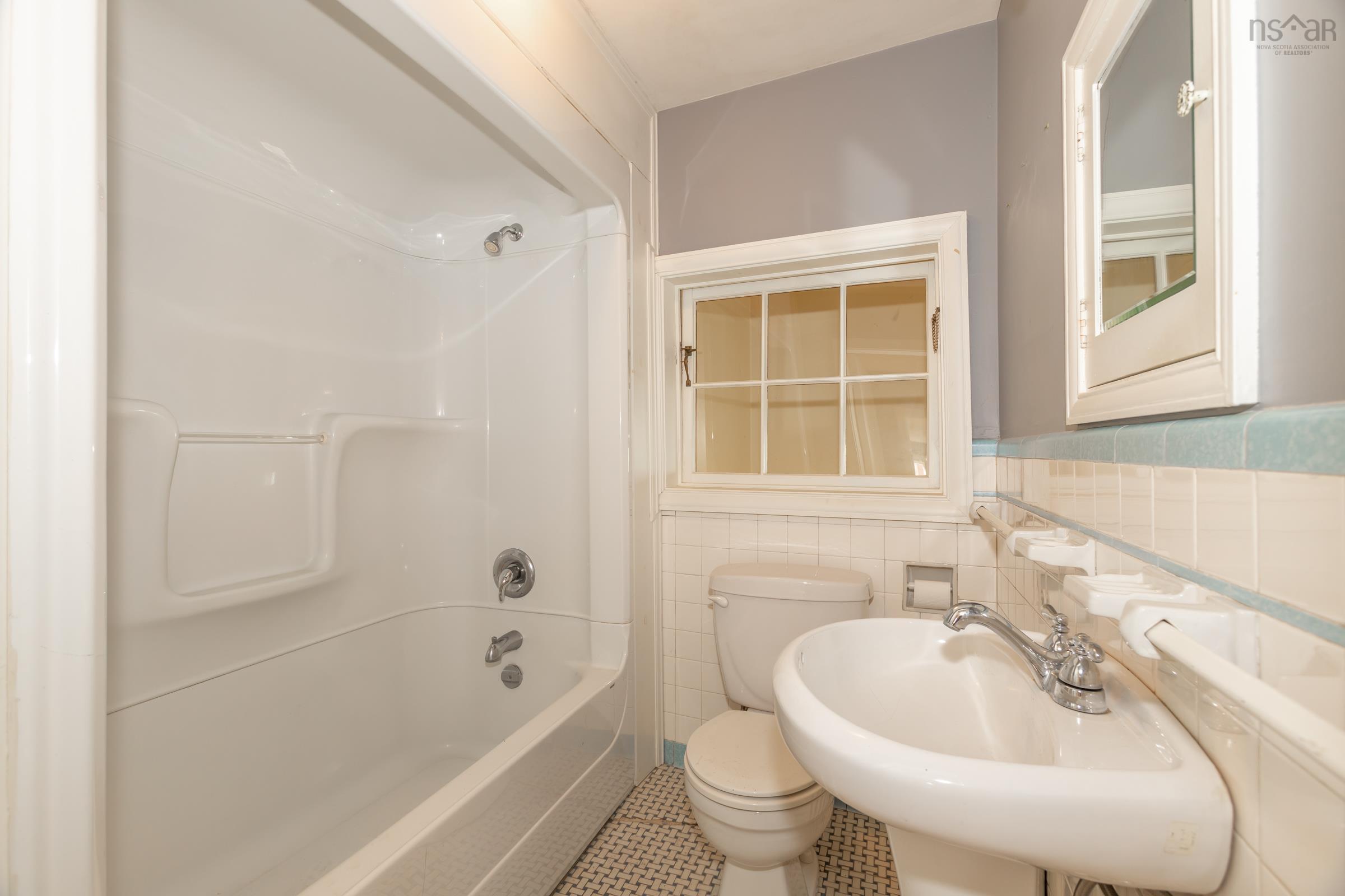 $799,000.00: 272-274 St George & 59-61 St James Street, Annapolis Royal