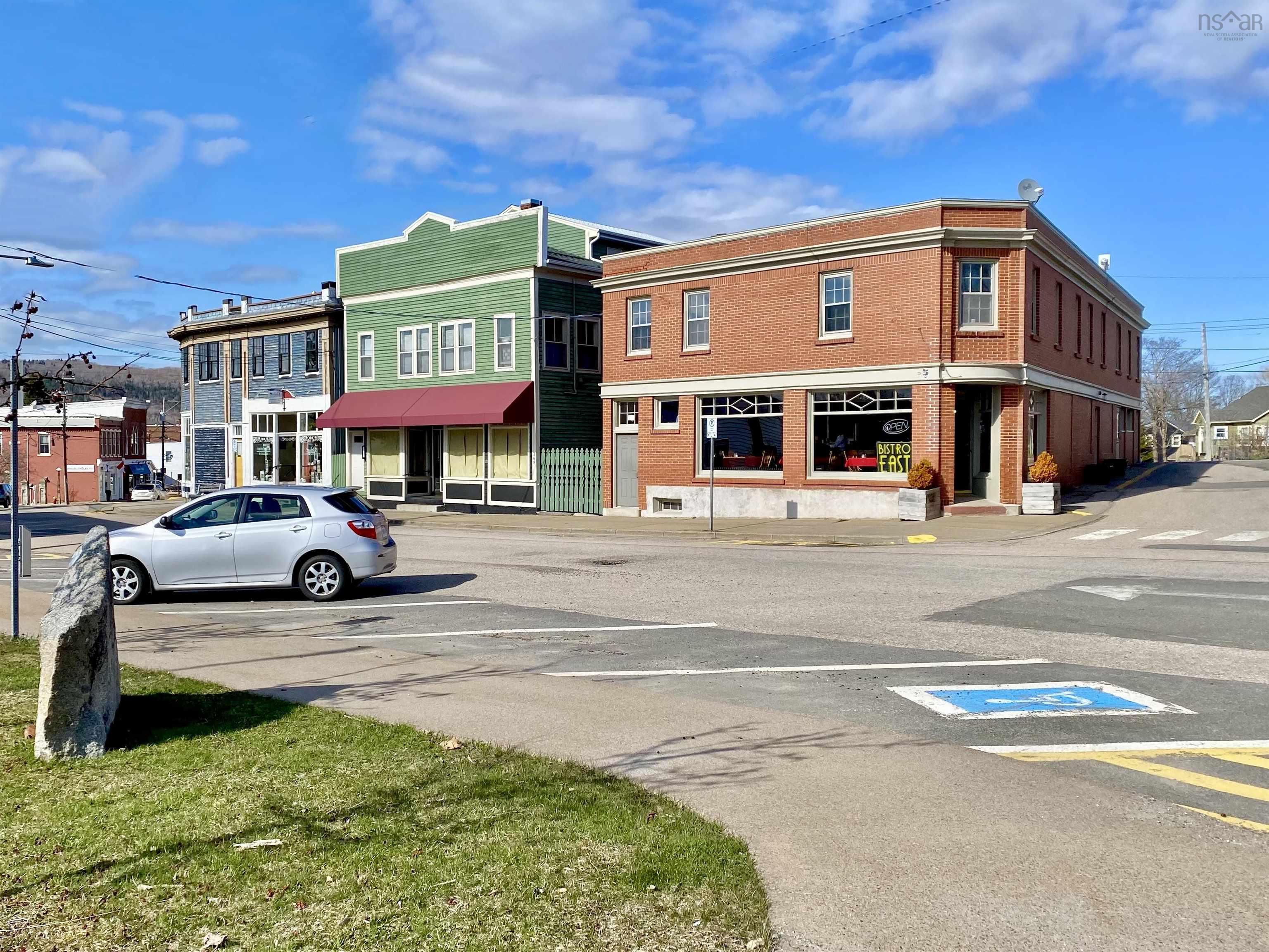 $799,000.00: 272-274 St George & 59-61 St James Street, Annapolis Royal