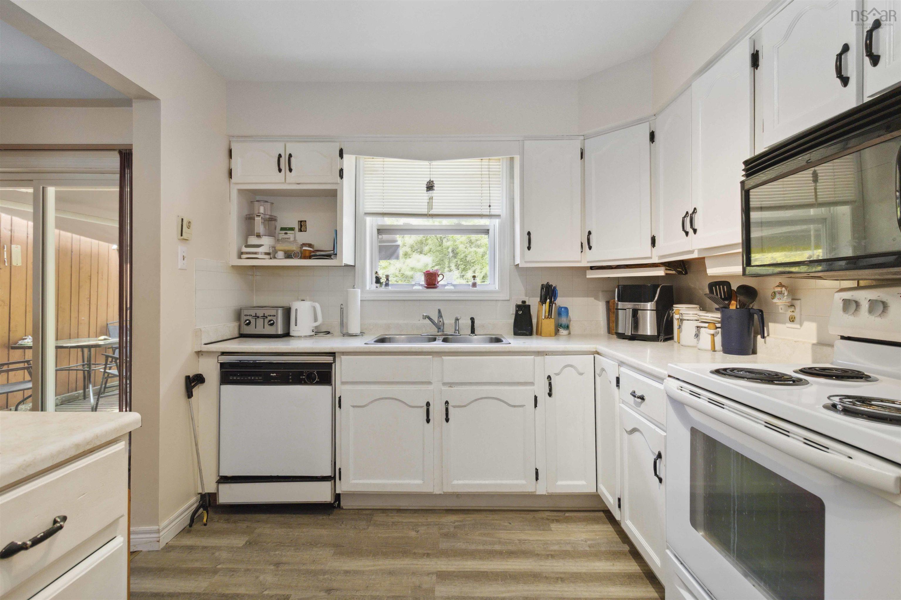 $389,900.00: 15 Contessa, Lower Sackville