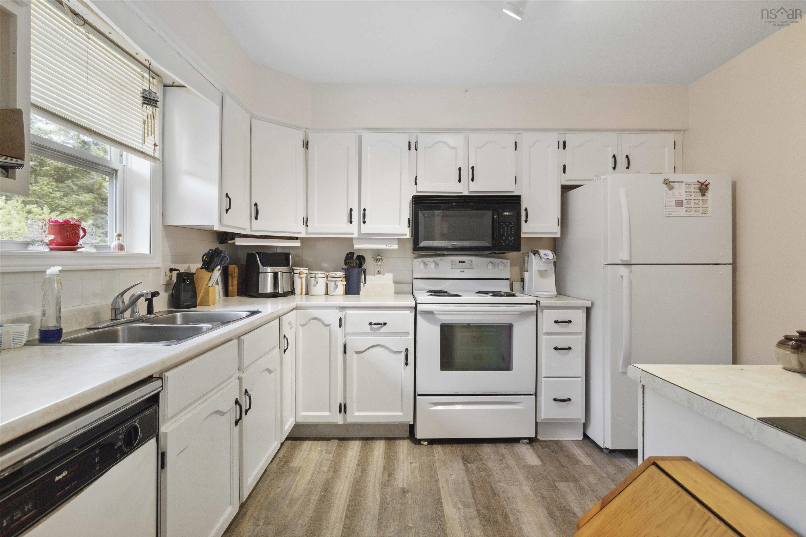 $389,900.00: 15 Contessa, Lower Sackville