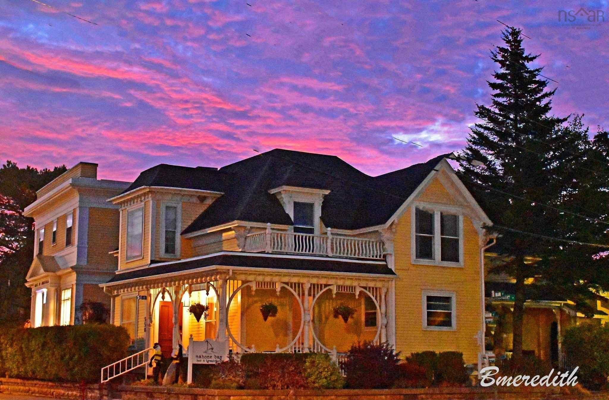 $899,000.00: 558 Main Street, Mahone Bay