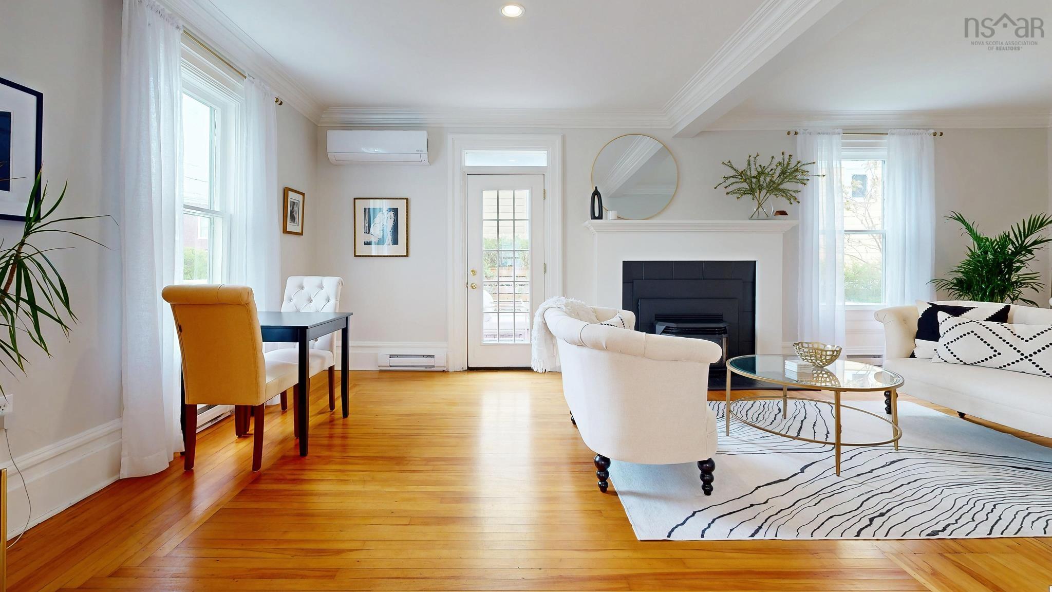 $899,000.00: 558 Main Street, Mahone Bay