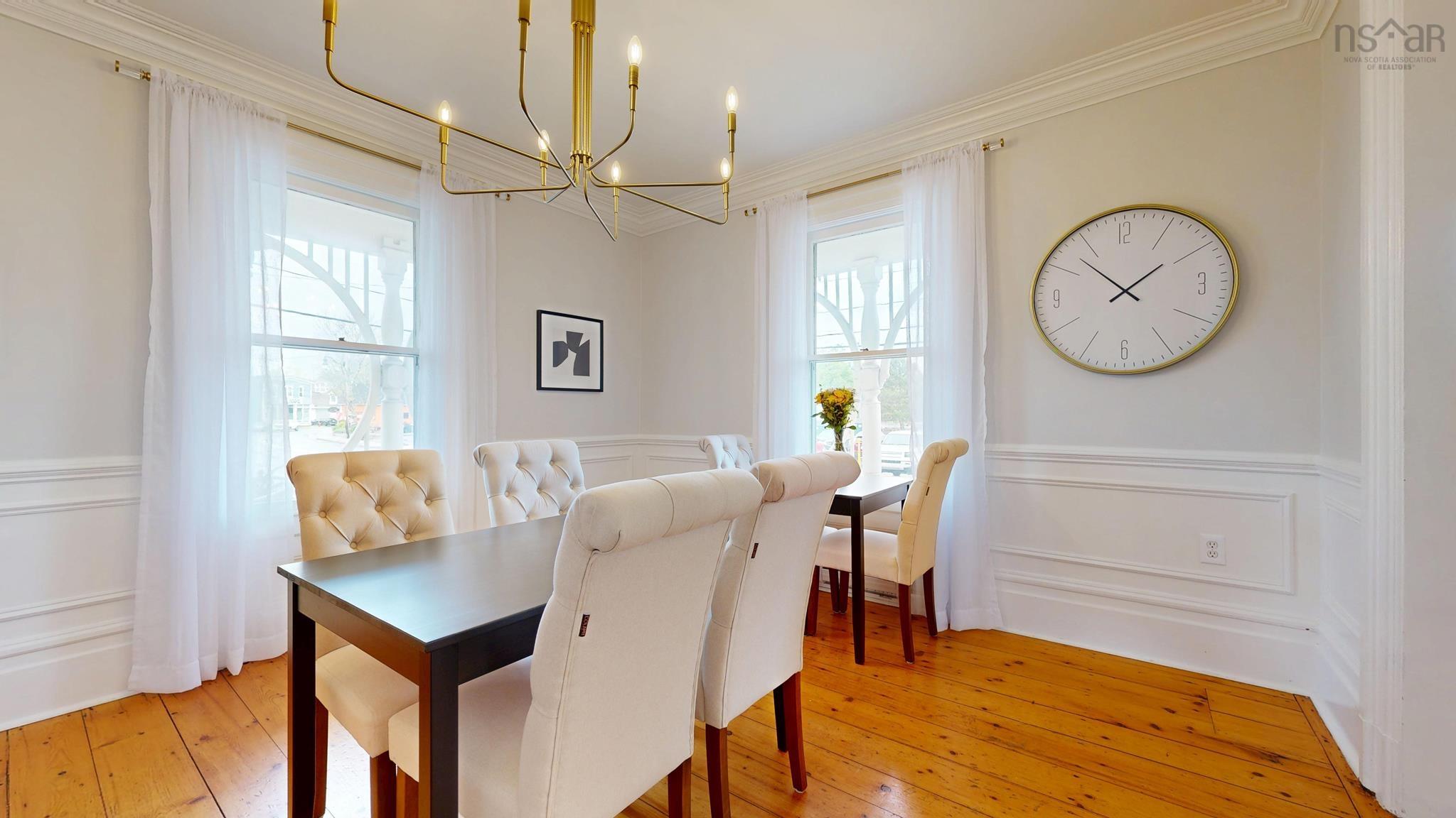 $899,000.00: 558 Main Street, Mahone Bay