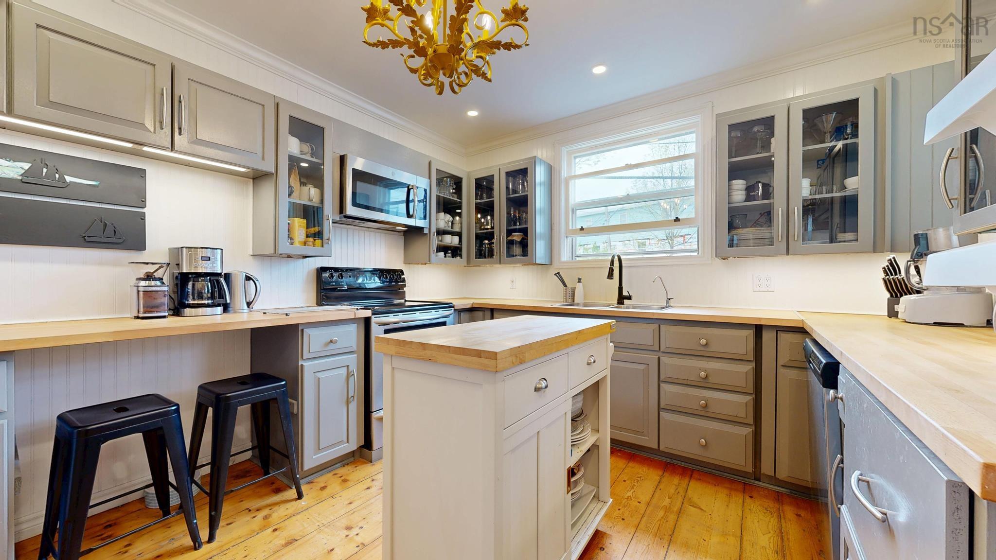 $1,200,000.00: 558 Main Street, Mahone Bay