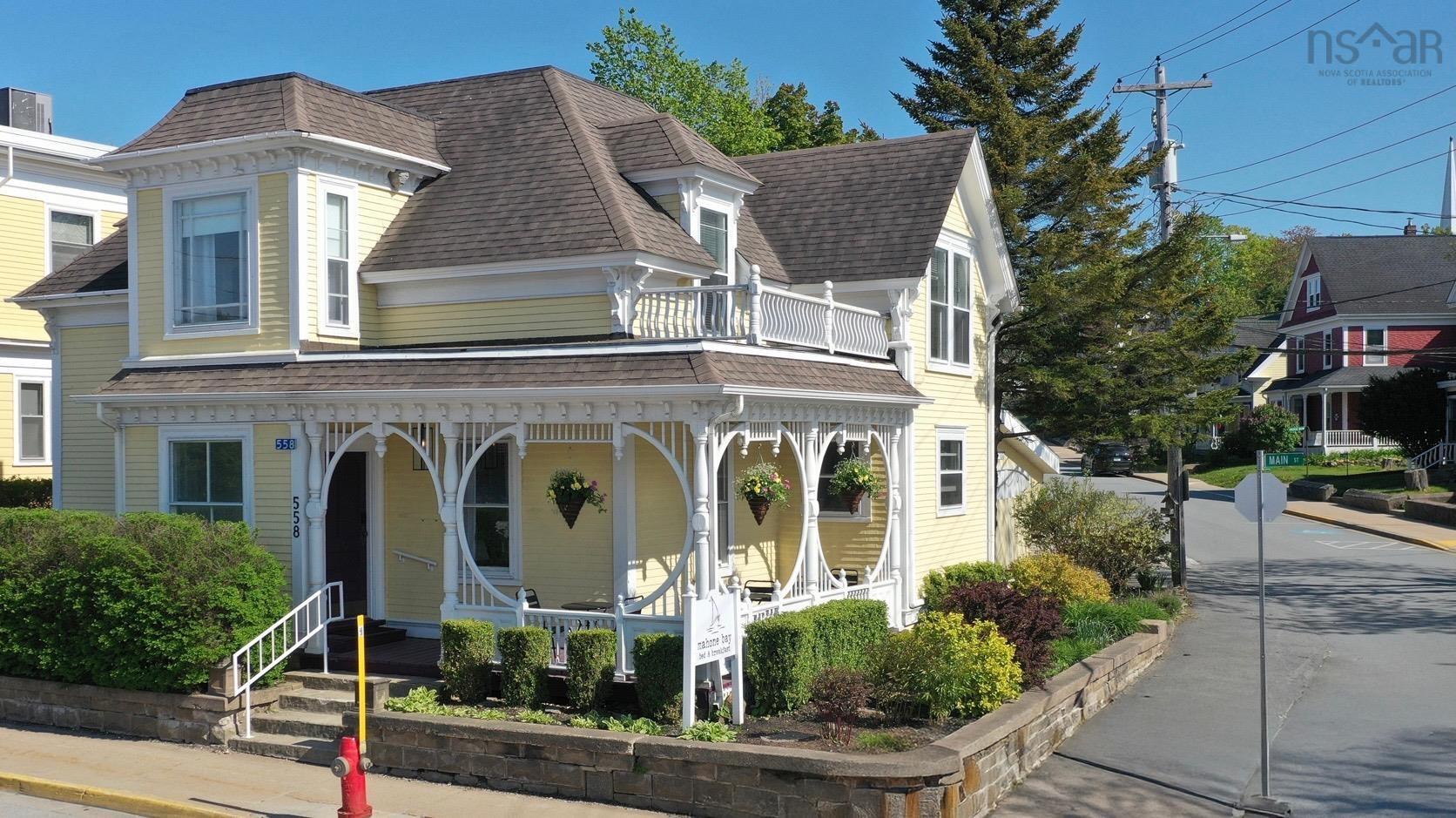 $899,000.00: 558 Main Street, Mahone Bay